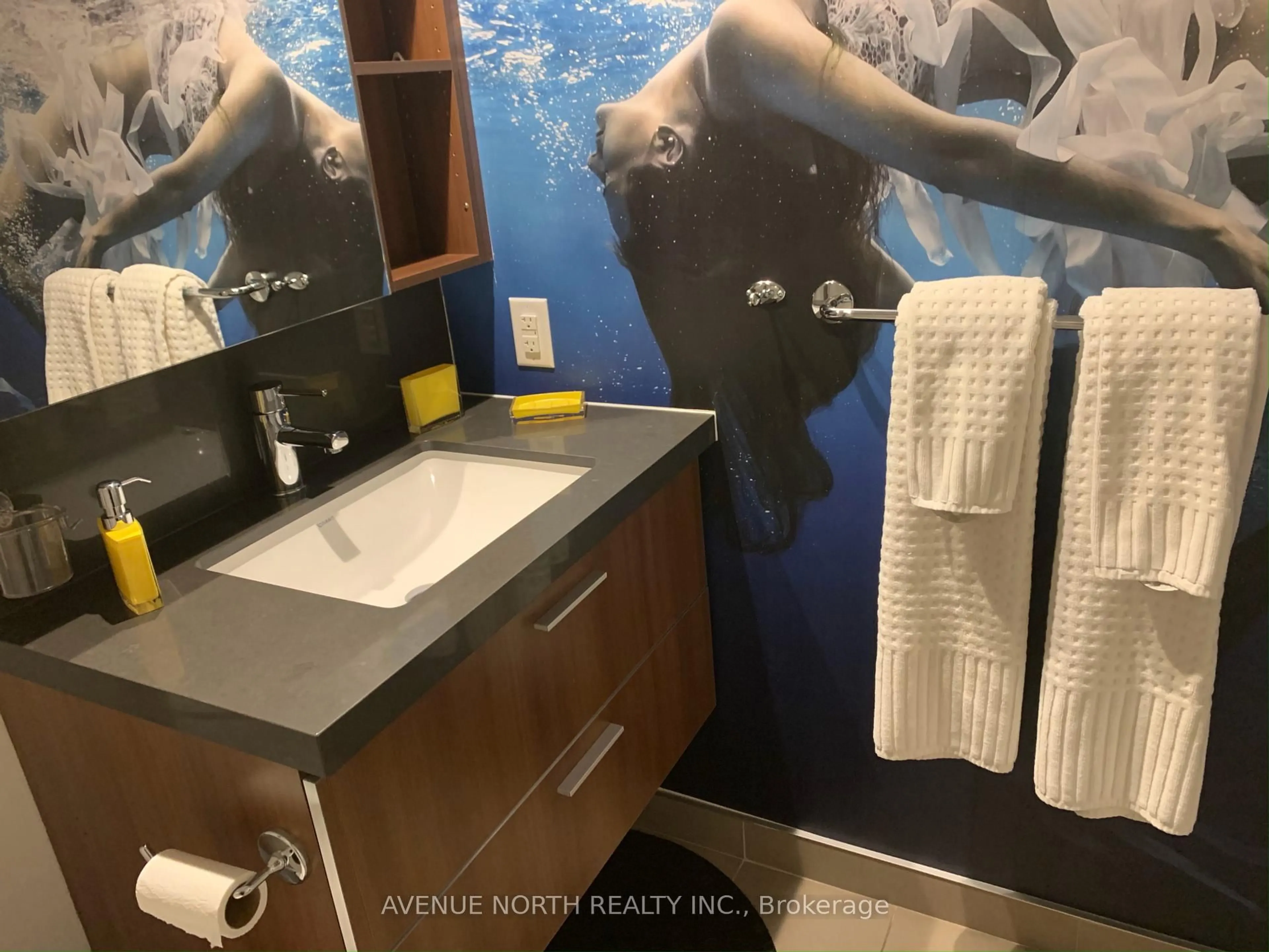 Contemporary bathroom, ceramic/tile floor for 340 MCLEOD St #938, Ottawa Ontario K2P 1A9