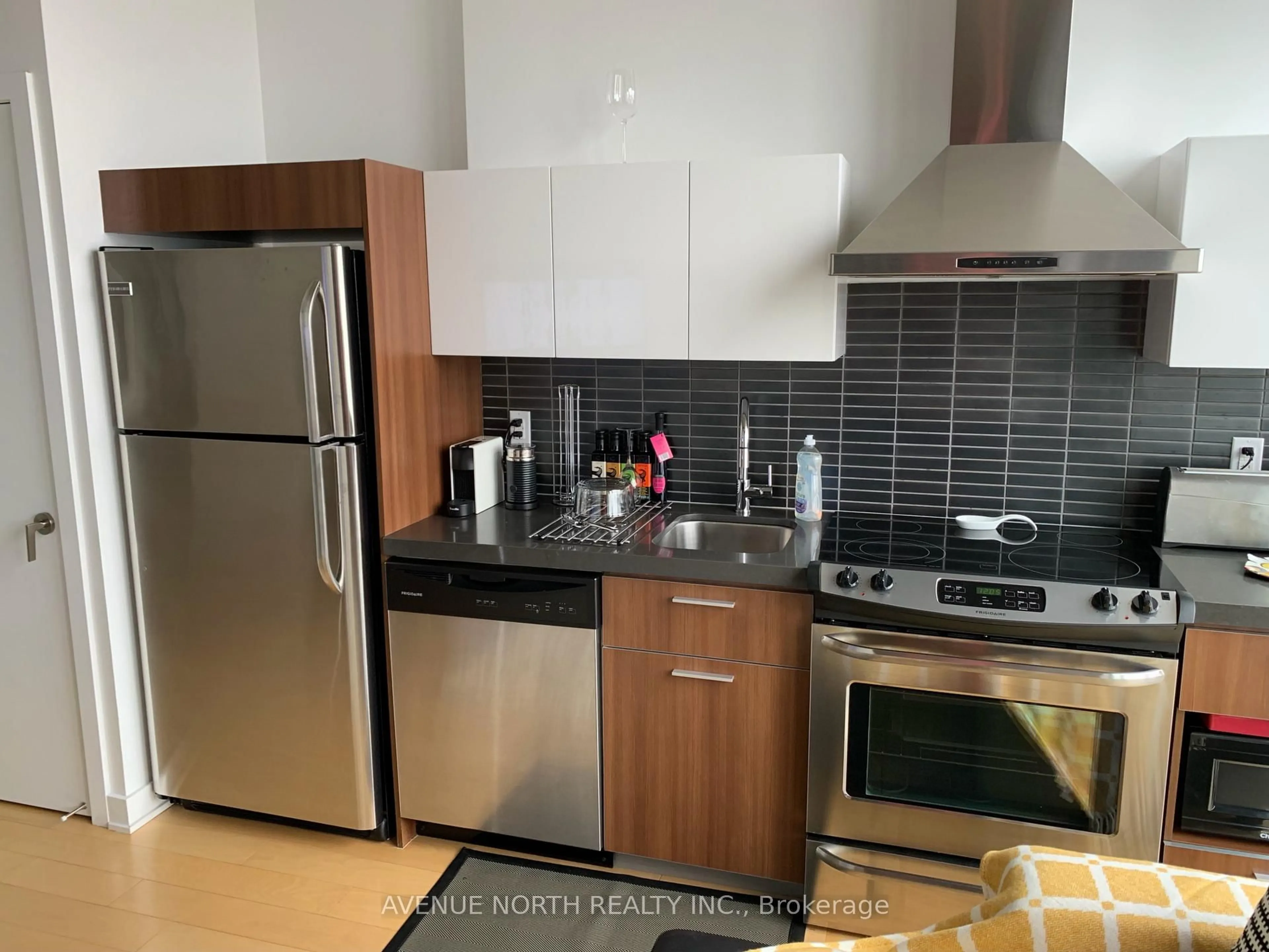 Standard kitchen, ceramic/tile floor for 340 MCLEOD St #938, Ottawa Ontario K2P 1A9