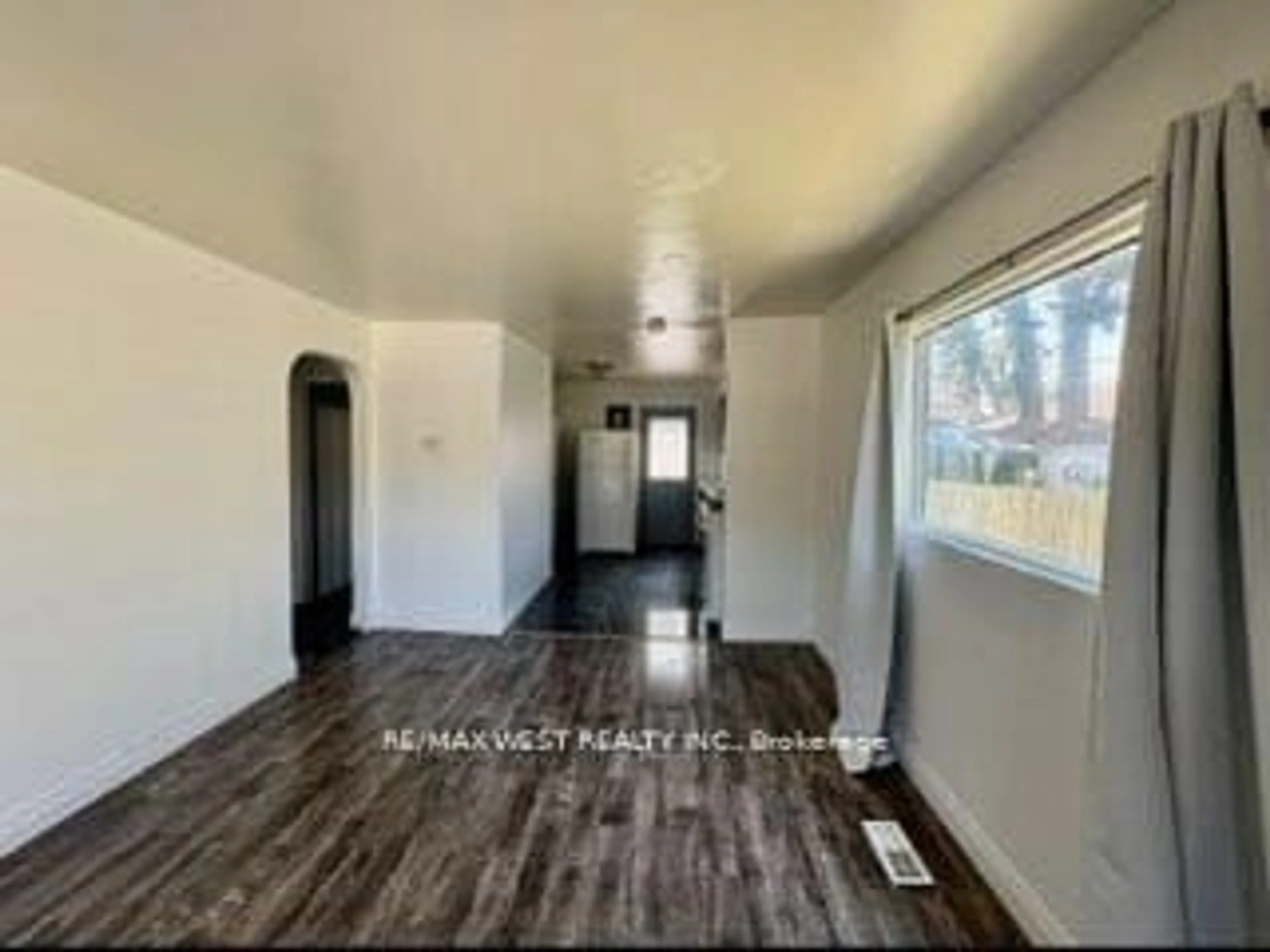 A pic of a room for 643 Charles St, Windsor Ontario N8X 3G6