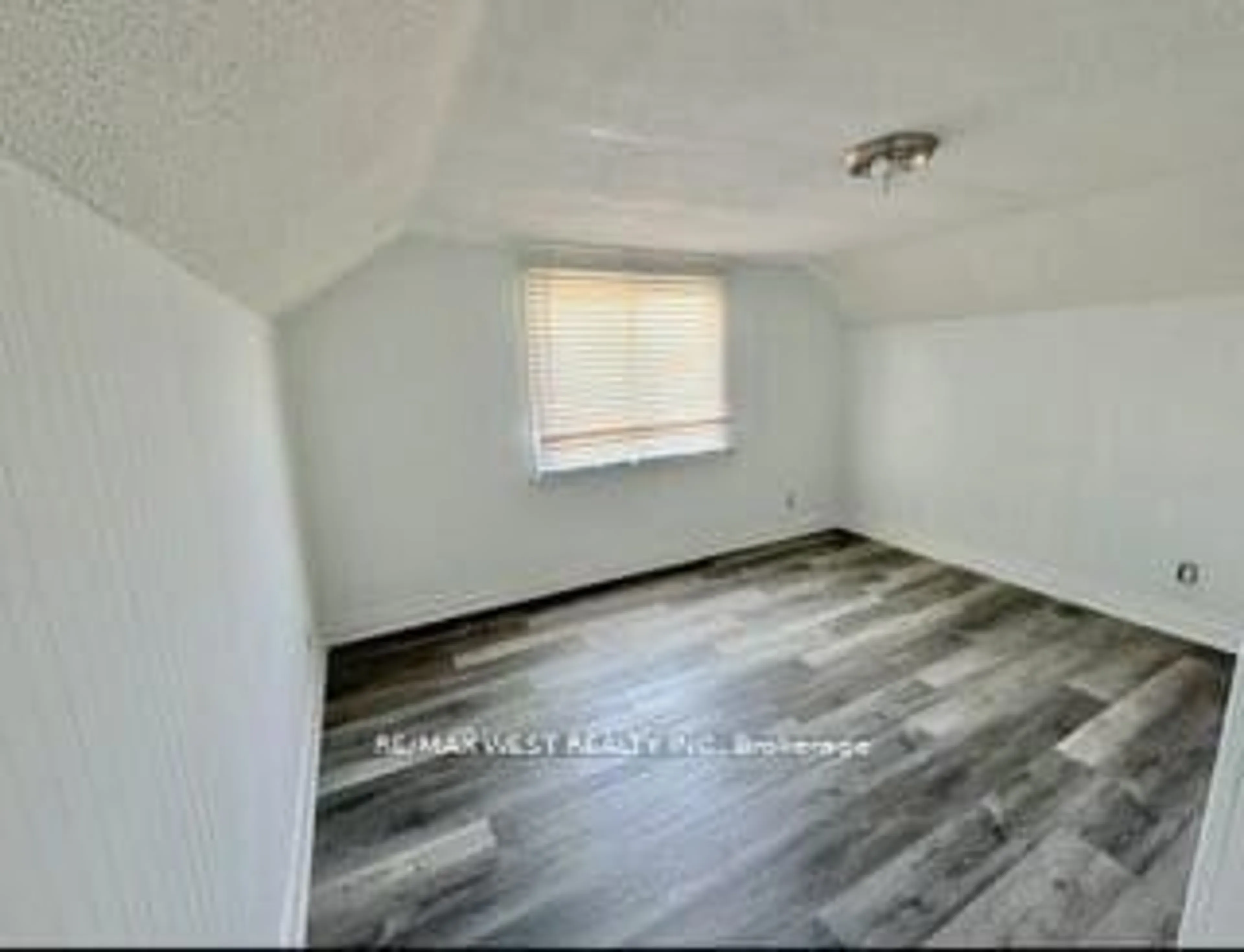 A pic of a room for 643 Charles St, Windsor Ontario N8X 3G6