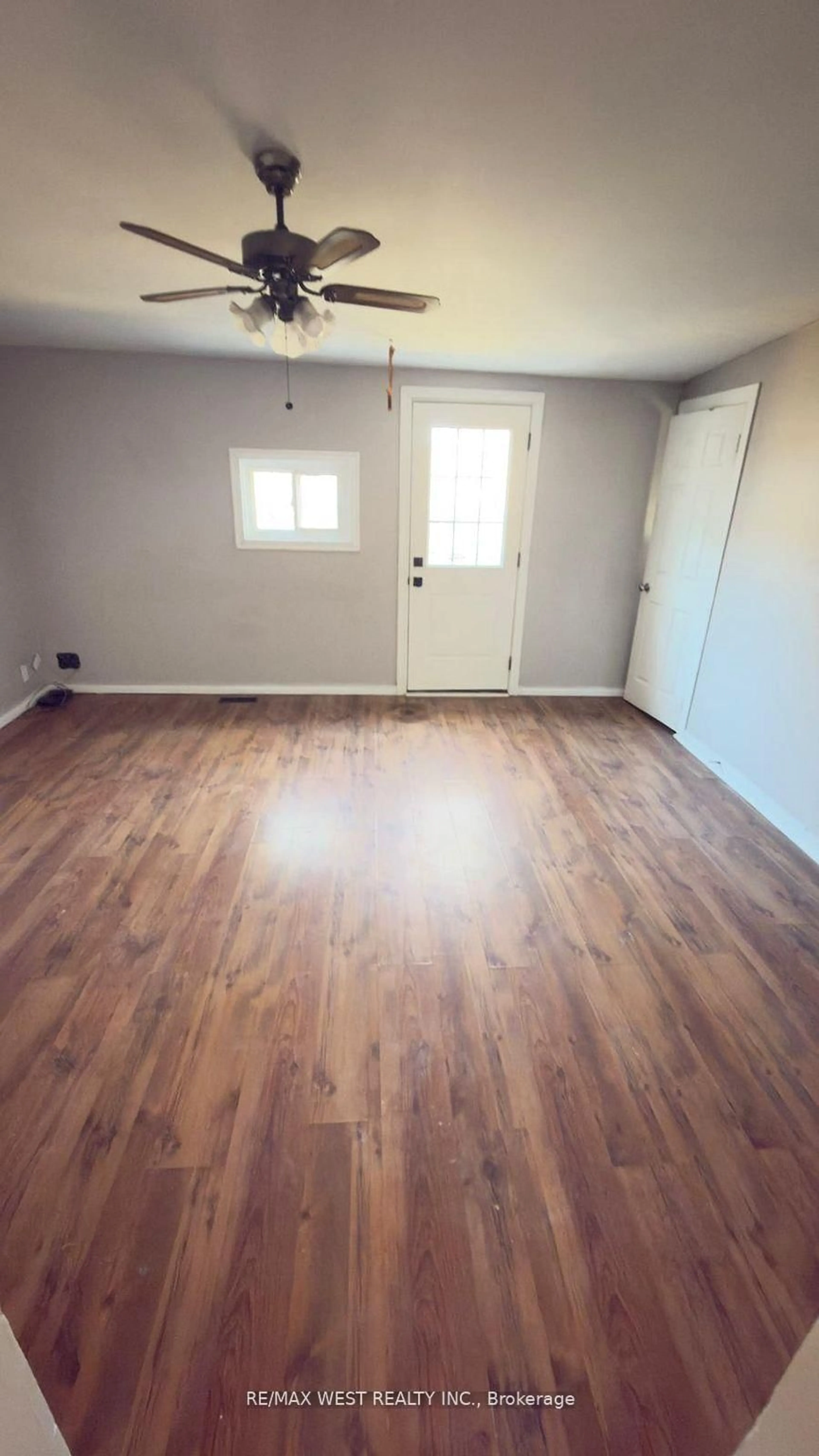 A pic of a room for 881 - 883 Marion Ave, Windsor Ontario N9A 2H8