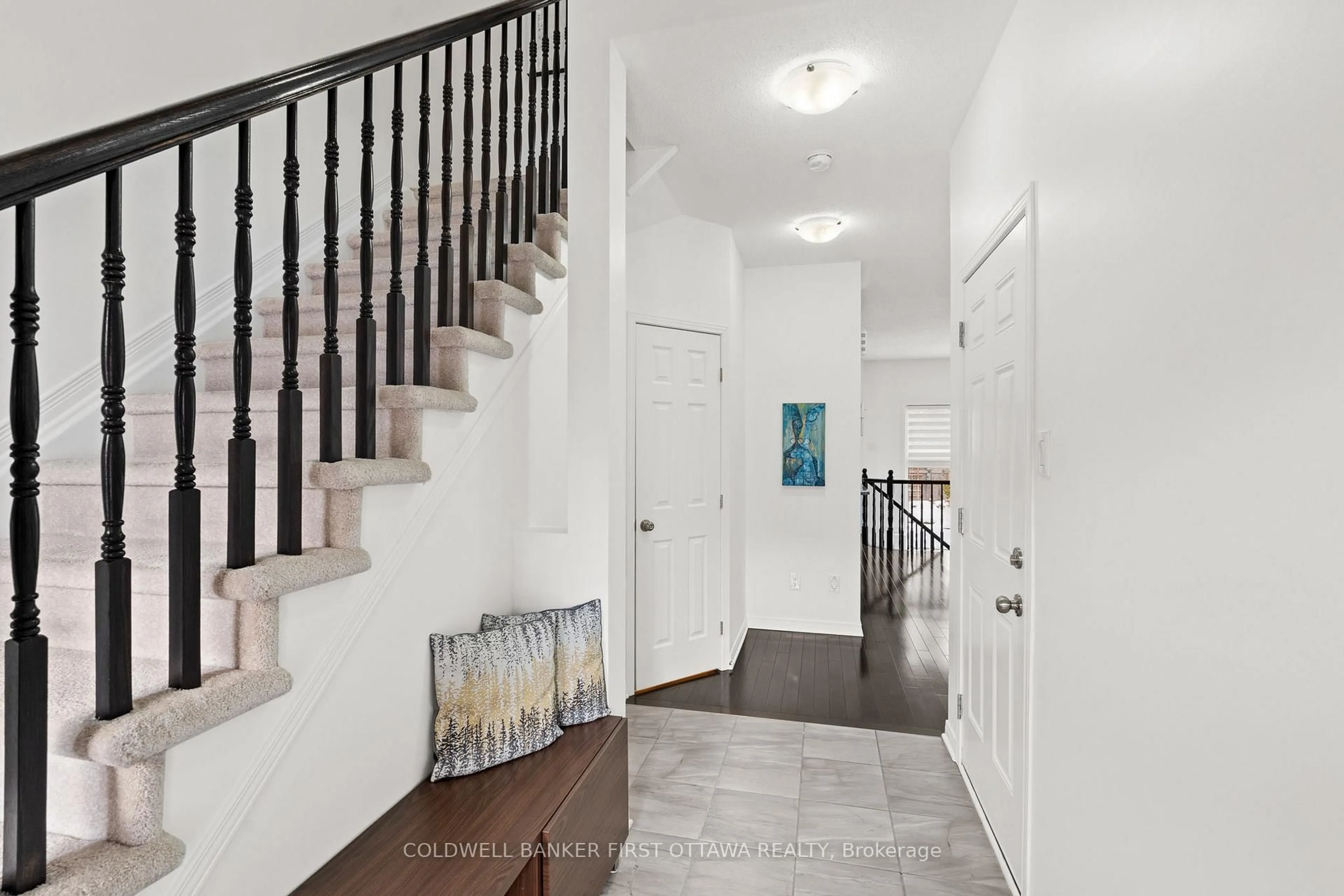 Indoor entryway for 32 Dundalk Private, Ottawa Ontario K2J 0J5