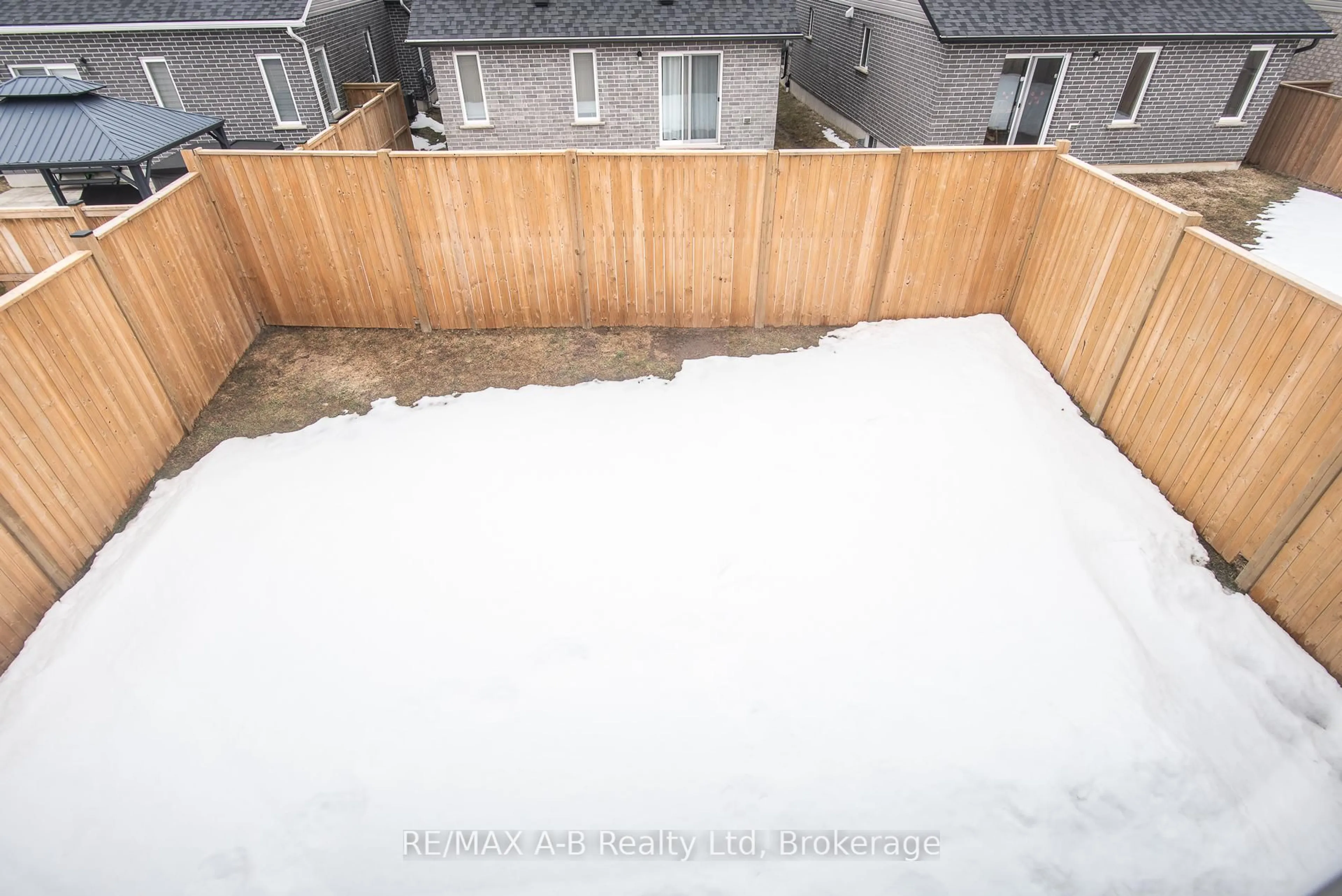 A pic from outside/outdoor area/front of a property/back of a property/a pic from drone, street for 45 ROBERTSON Dr, Stratford Ontario N5A 0J6