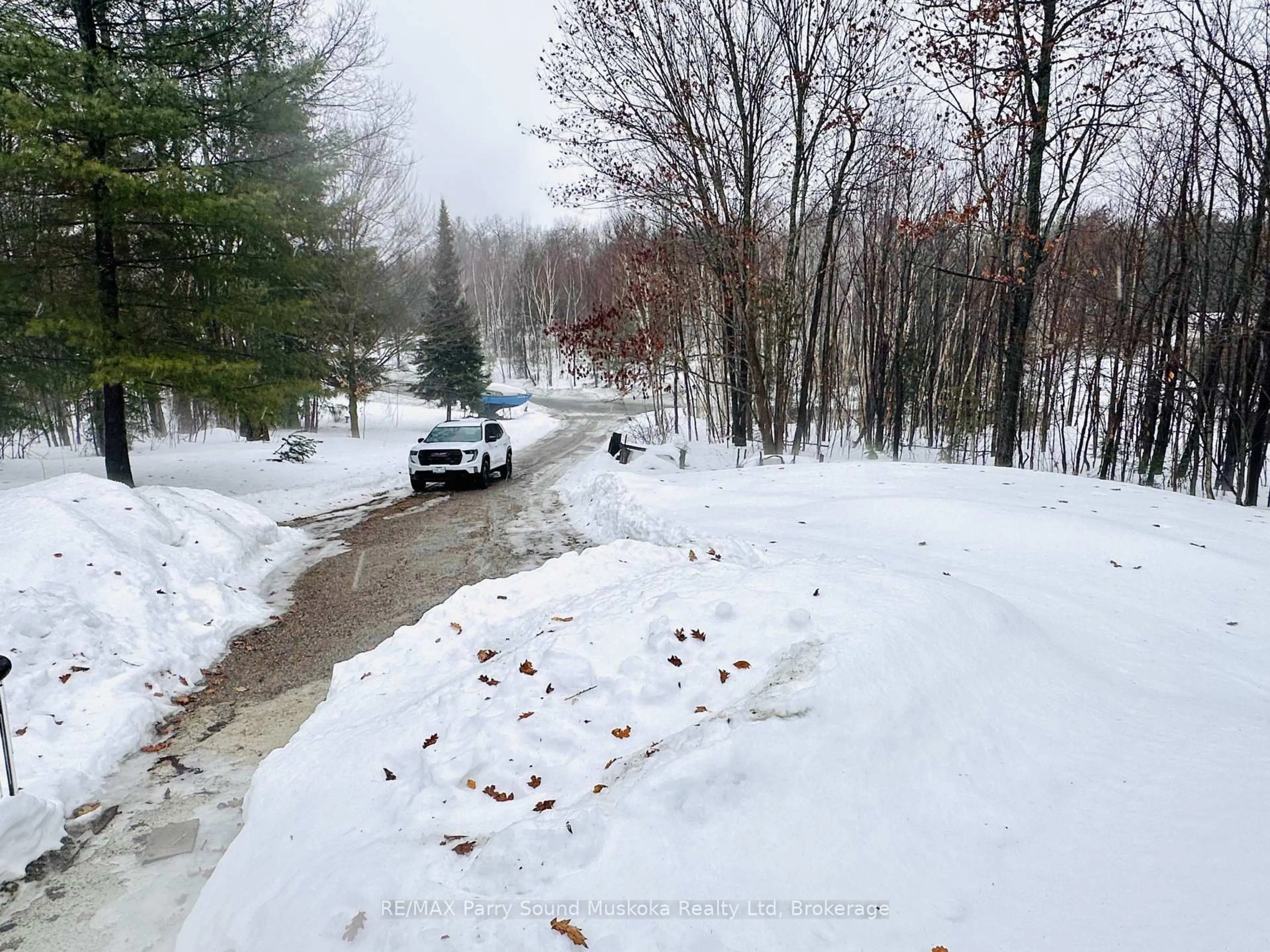 Parking for 3 Little's Lane, Carling Ontario P0G 1G0