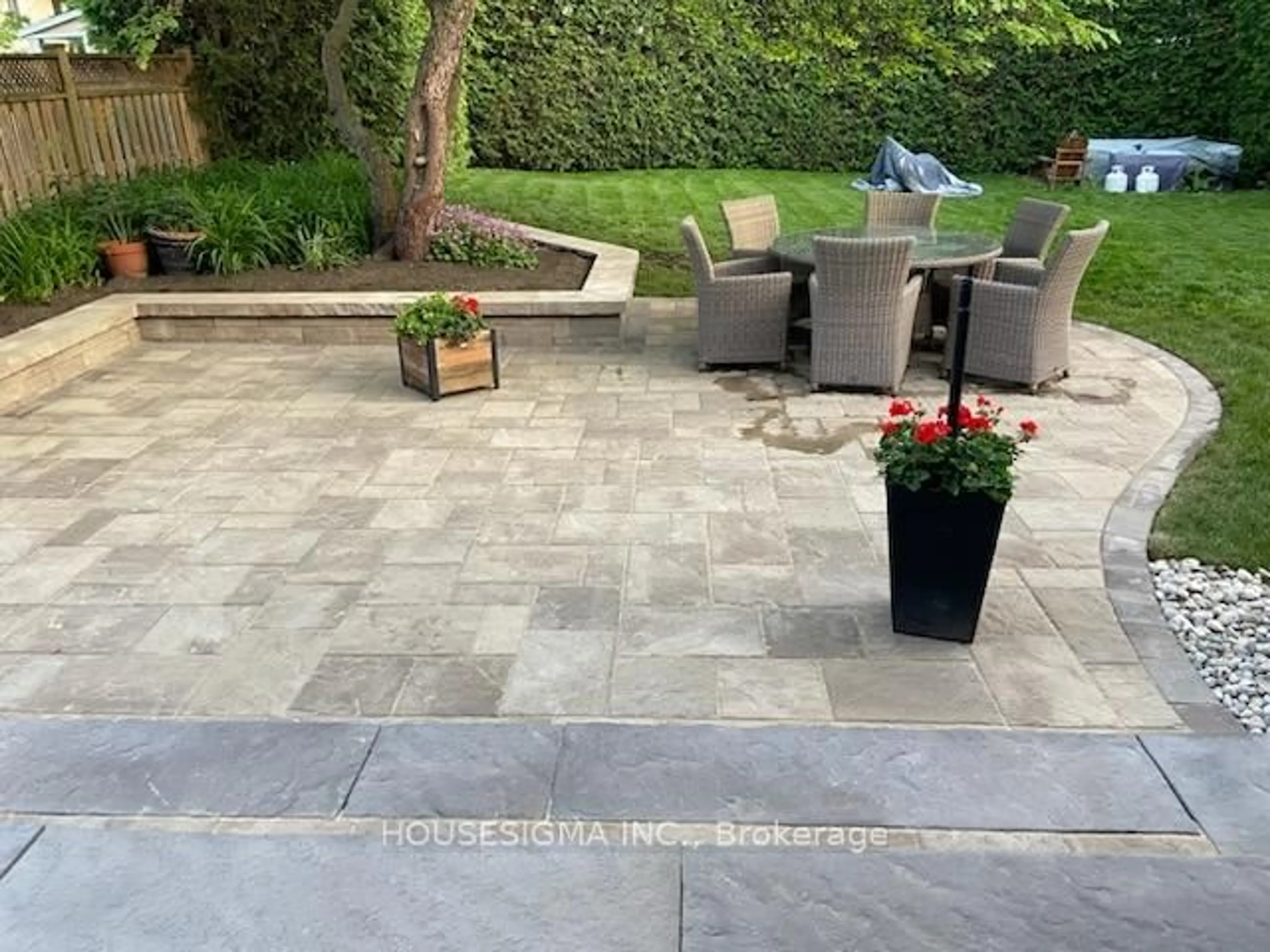 Patio, street for 4 Mulberry Crt, Guelph Ontario N1C 1A6