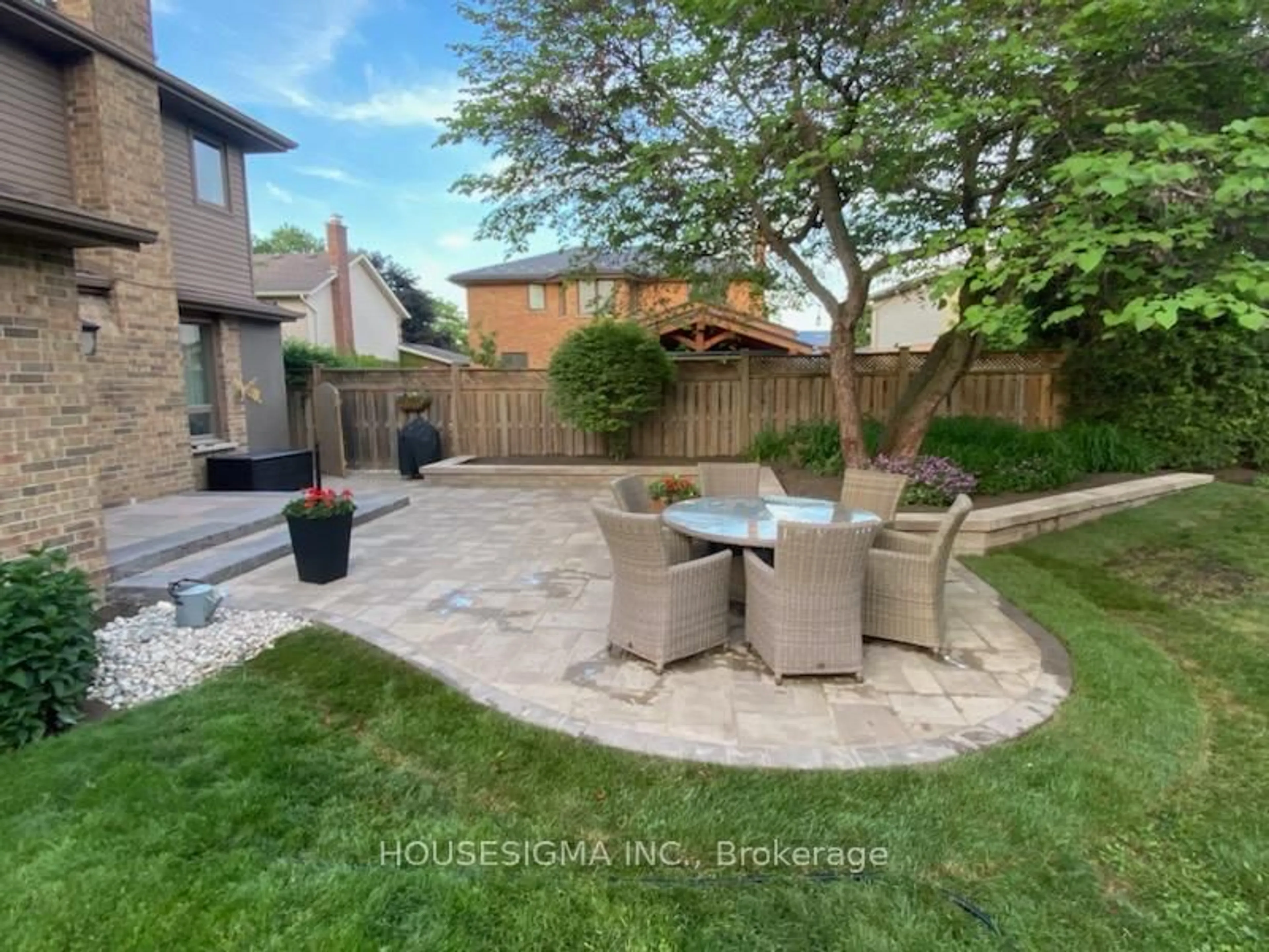 Patio, street for 4 Mulberry Crt, Guelph Ontario N1C 1A6