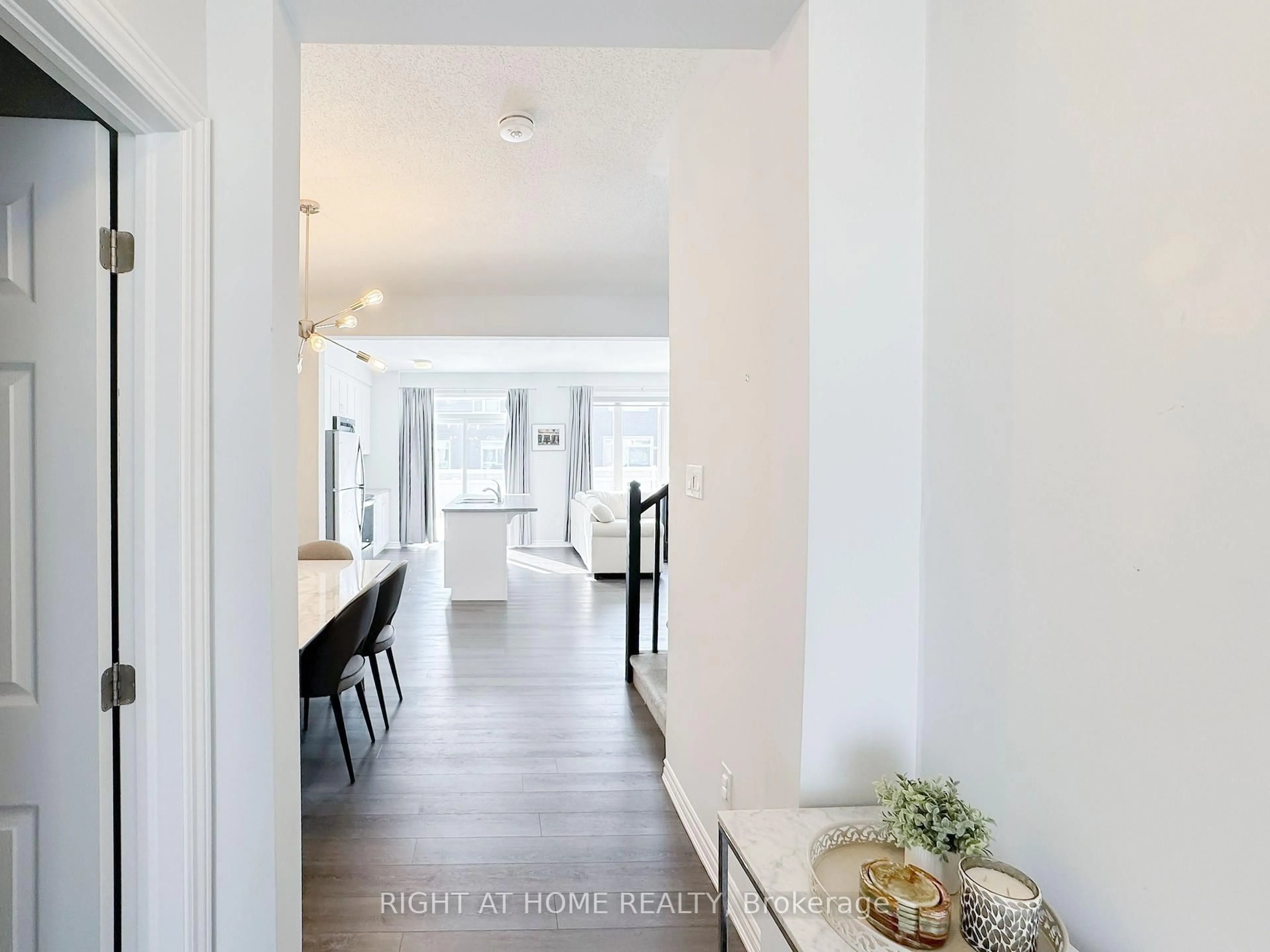 Indoor entryway for 771 Brittanic Rd, Ottawa Ontario K2V 0R3