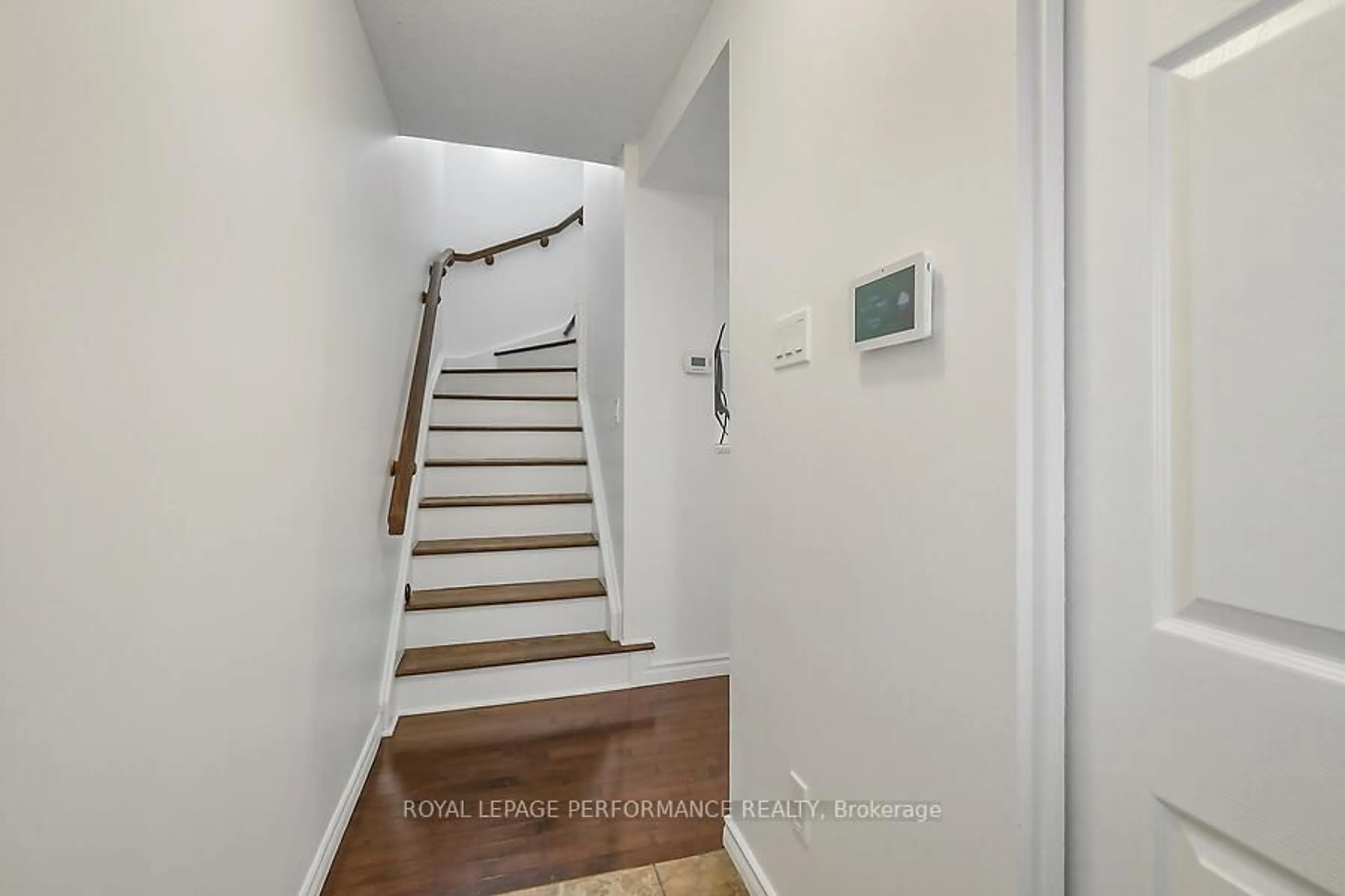 Stairs for 2654 Draper Ave, Ottawa Ontario K2H 6Z9