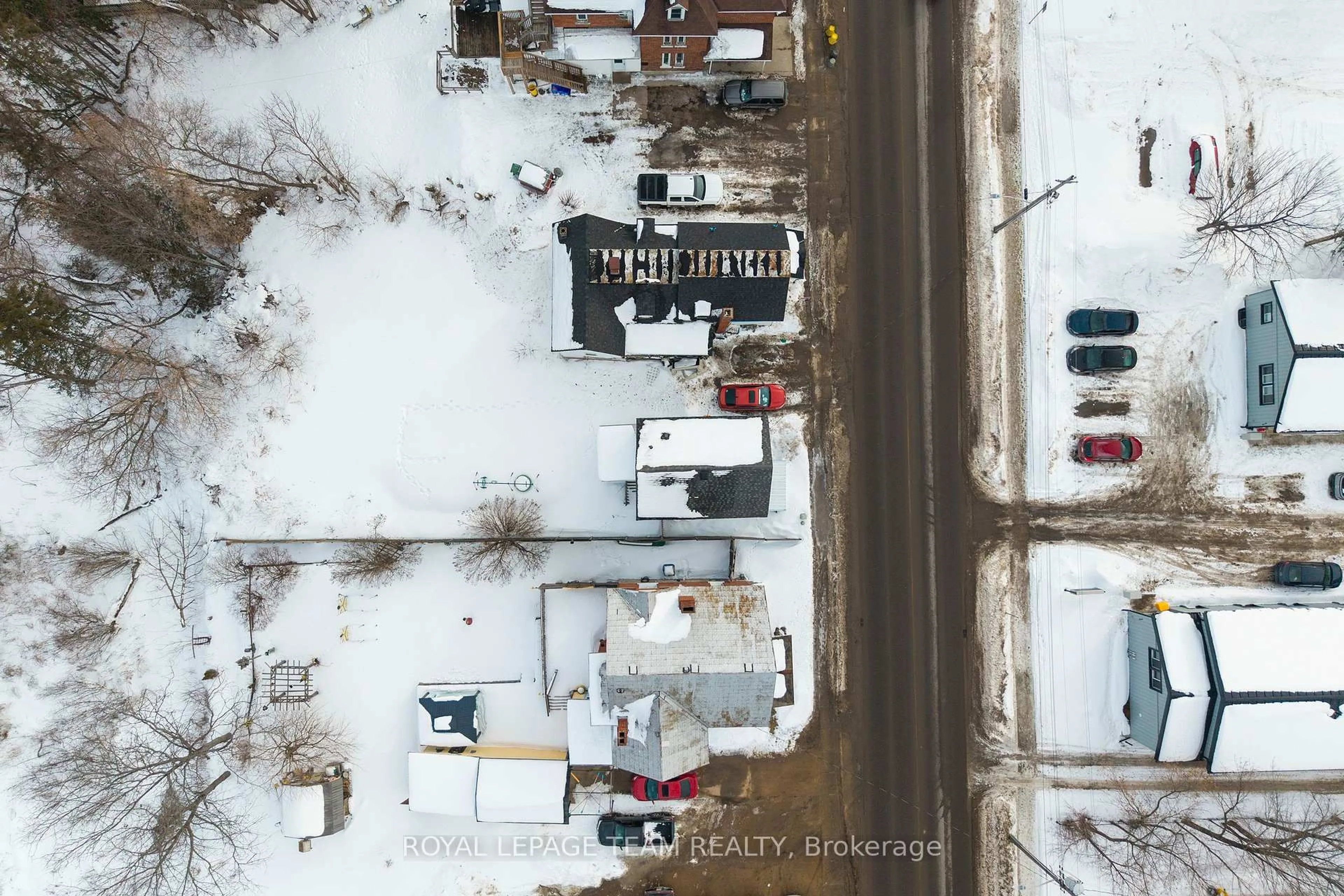 A pic from outside/outdoor area/front of a property/back of a property/a pic from drone, unknown for 481 PEMBROKE St, Pembroke Ontario K8A 5P1