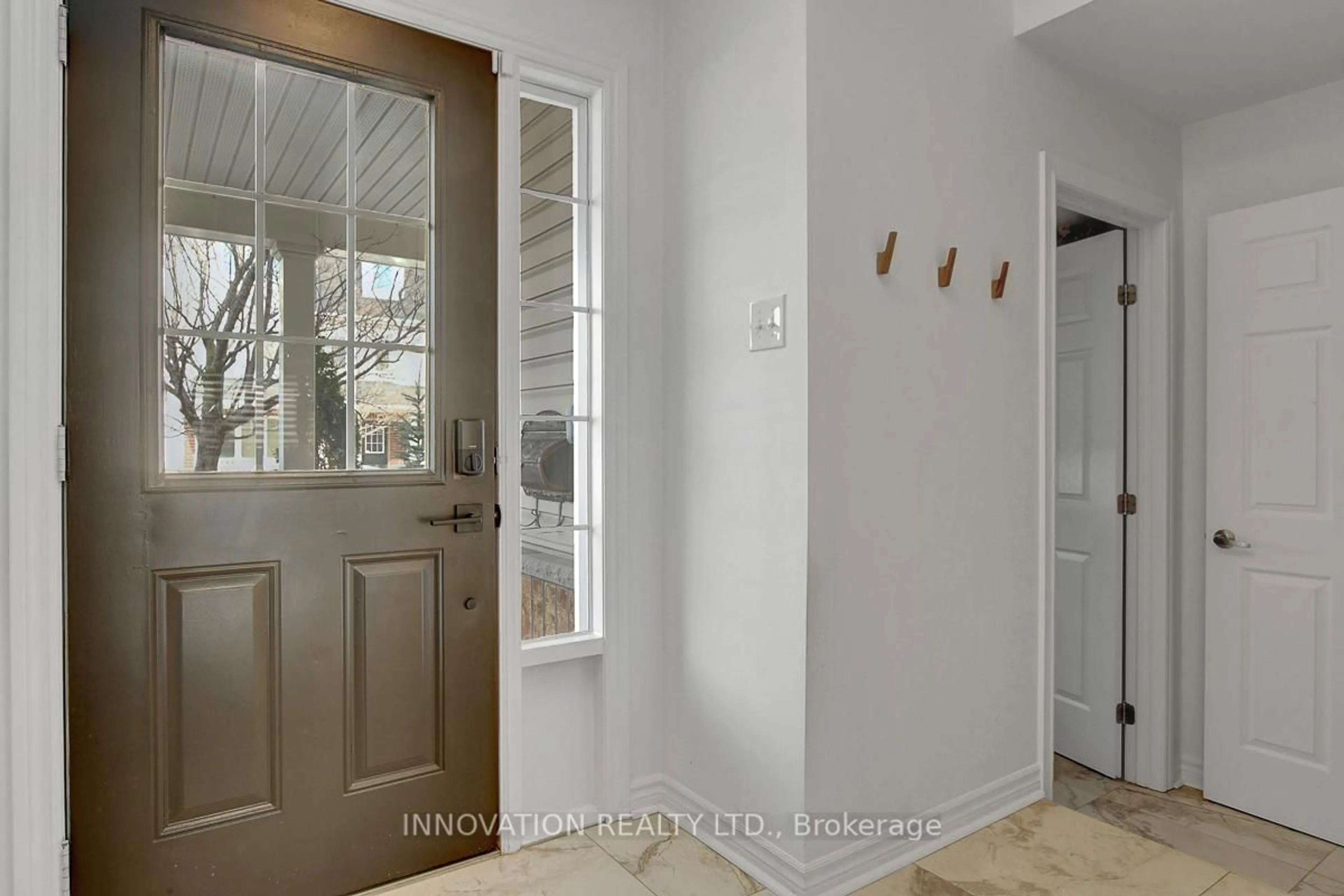 Indoor entryway for 154 Harmattan Ave, Ottawa Ontario K2S 0G3