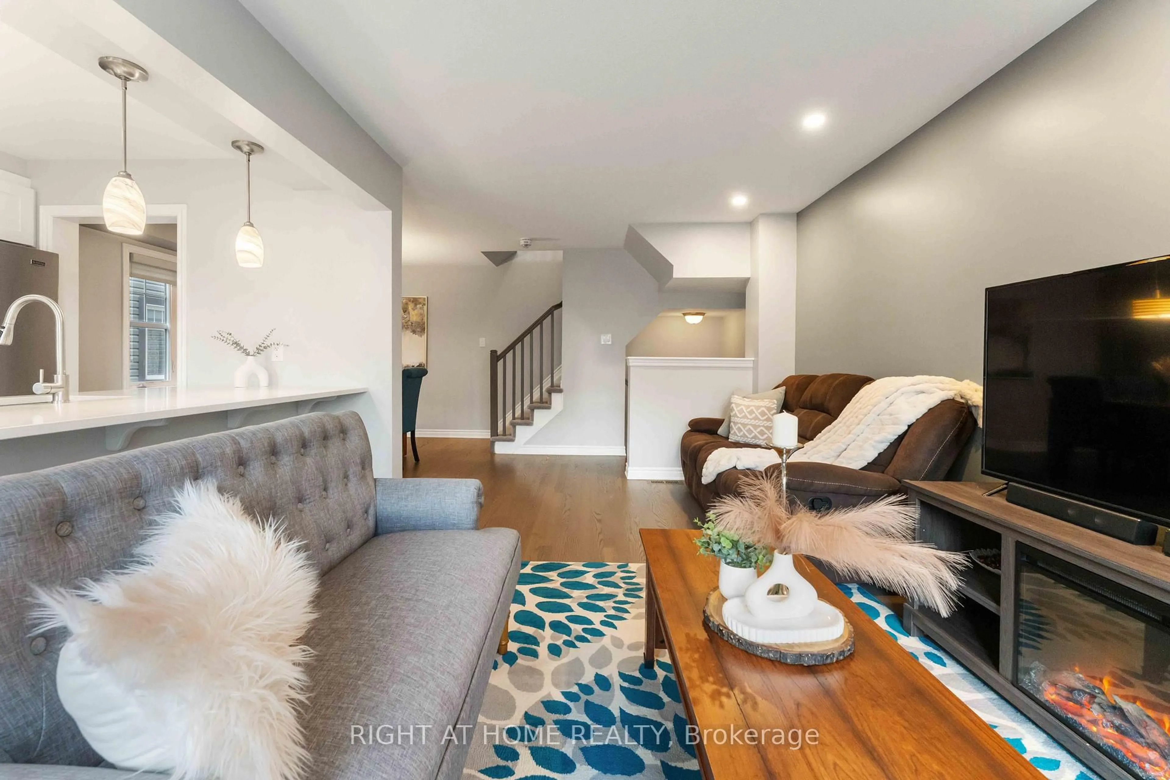 Living room with furniture, unknown for 118 Helenium Lane, Orleans Ontario K4A 1C6