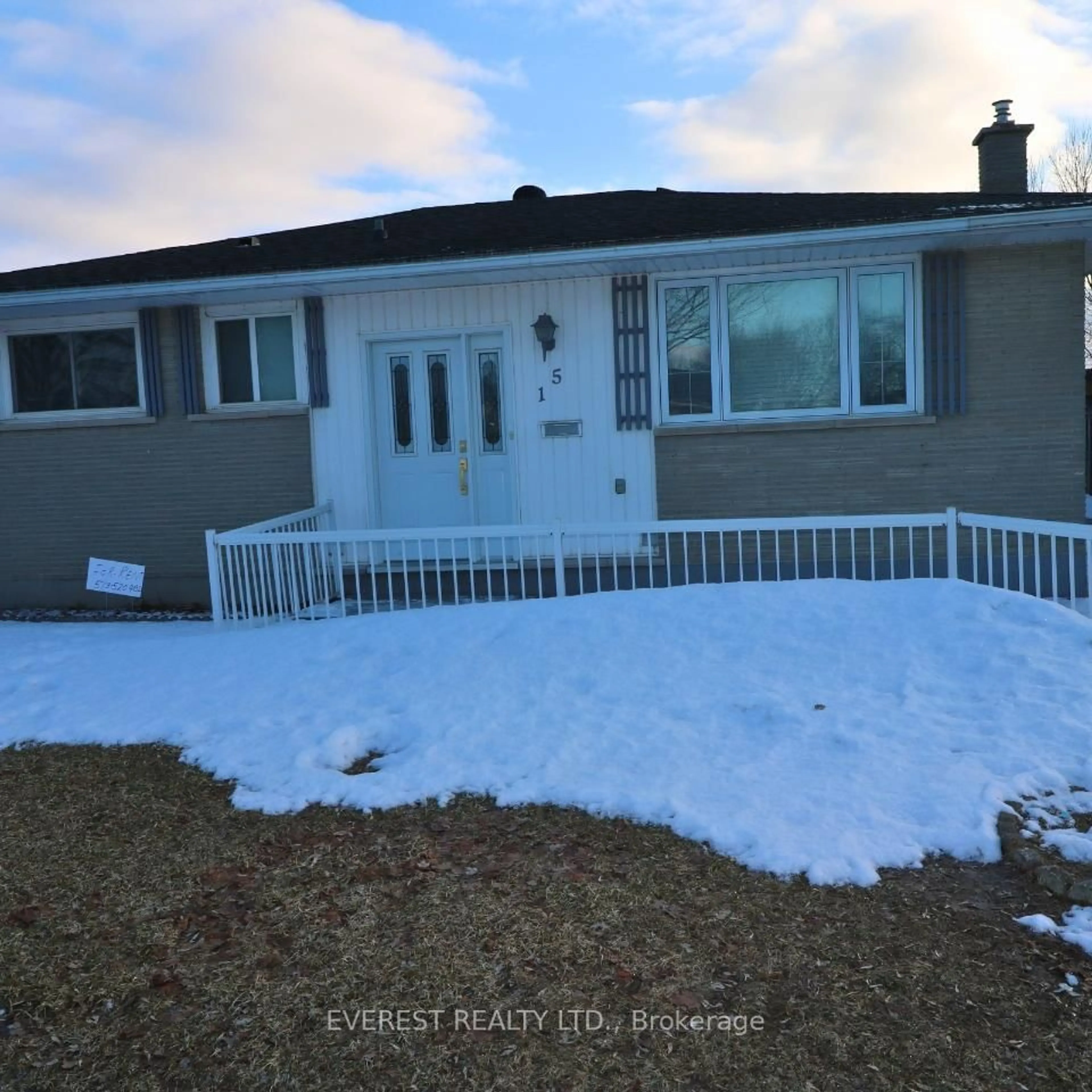 Home with vinyl exterior material, street for 15 OAKVILLE Ave, London East Ontario N5V 2R9