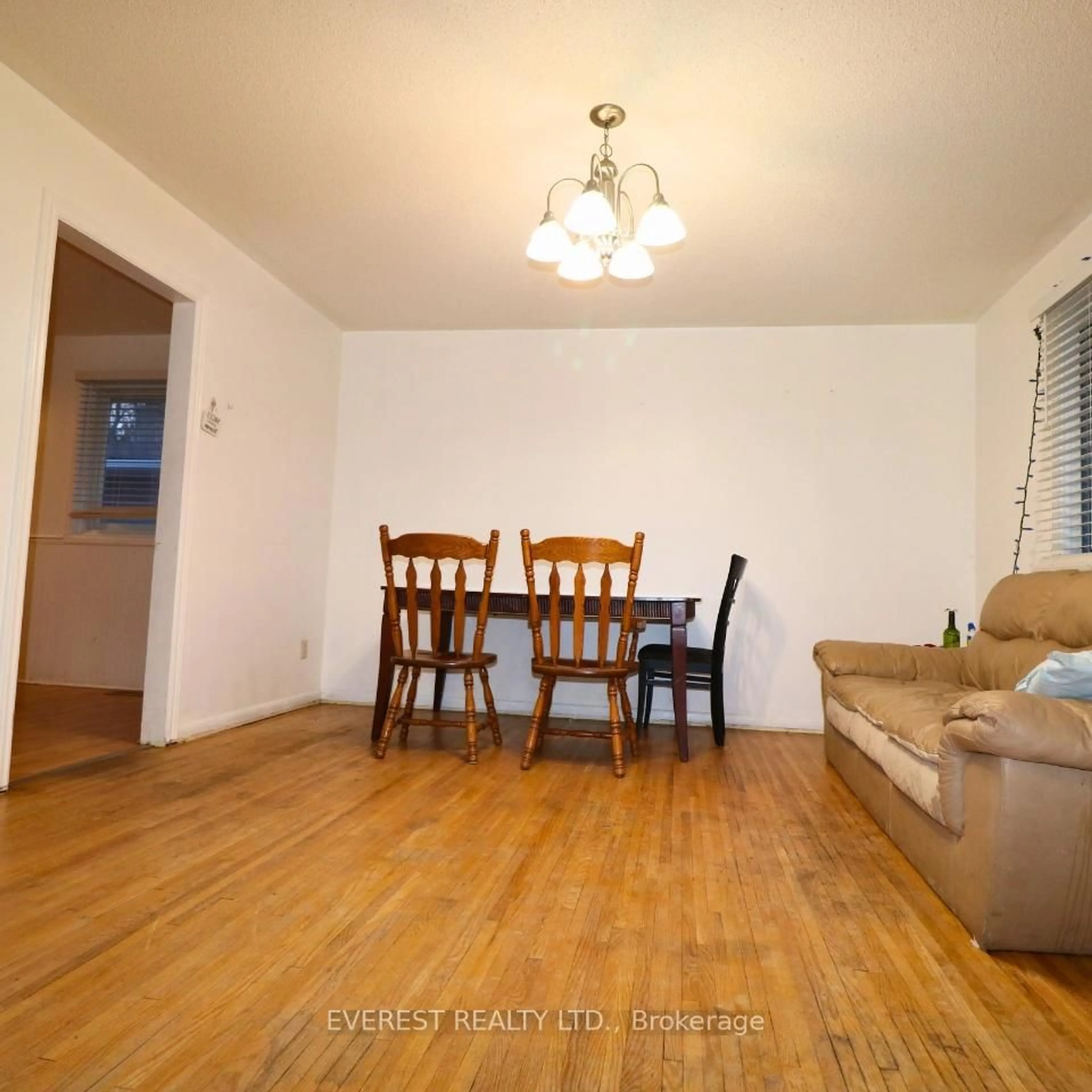 Unknown for 15 OAKVILLE Ave, London East Ontario N5V 2R9