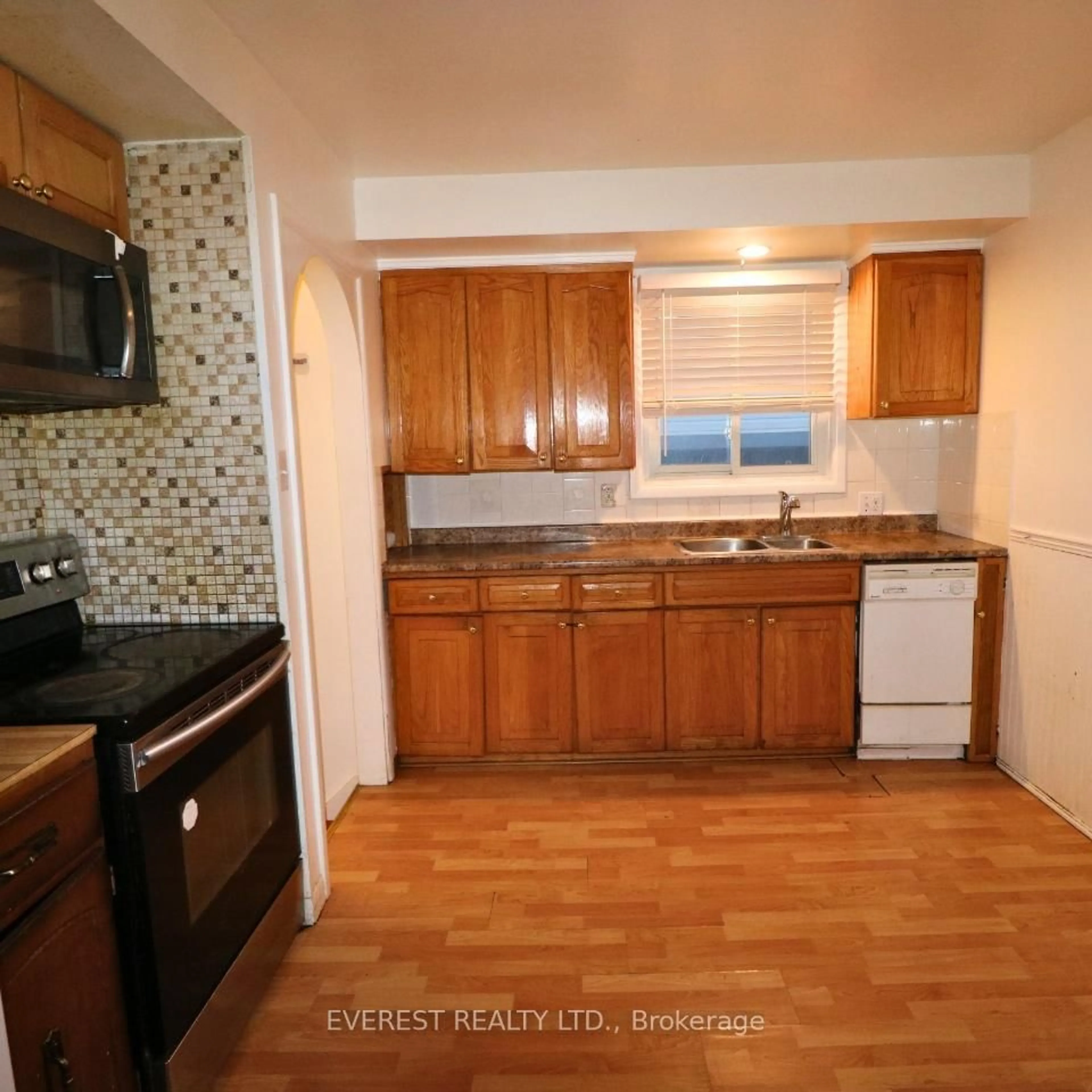 Standard kitchen, unknown for 15 OAKVILLE Ave, London East Ontario N5V 2R9