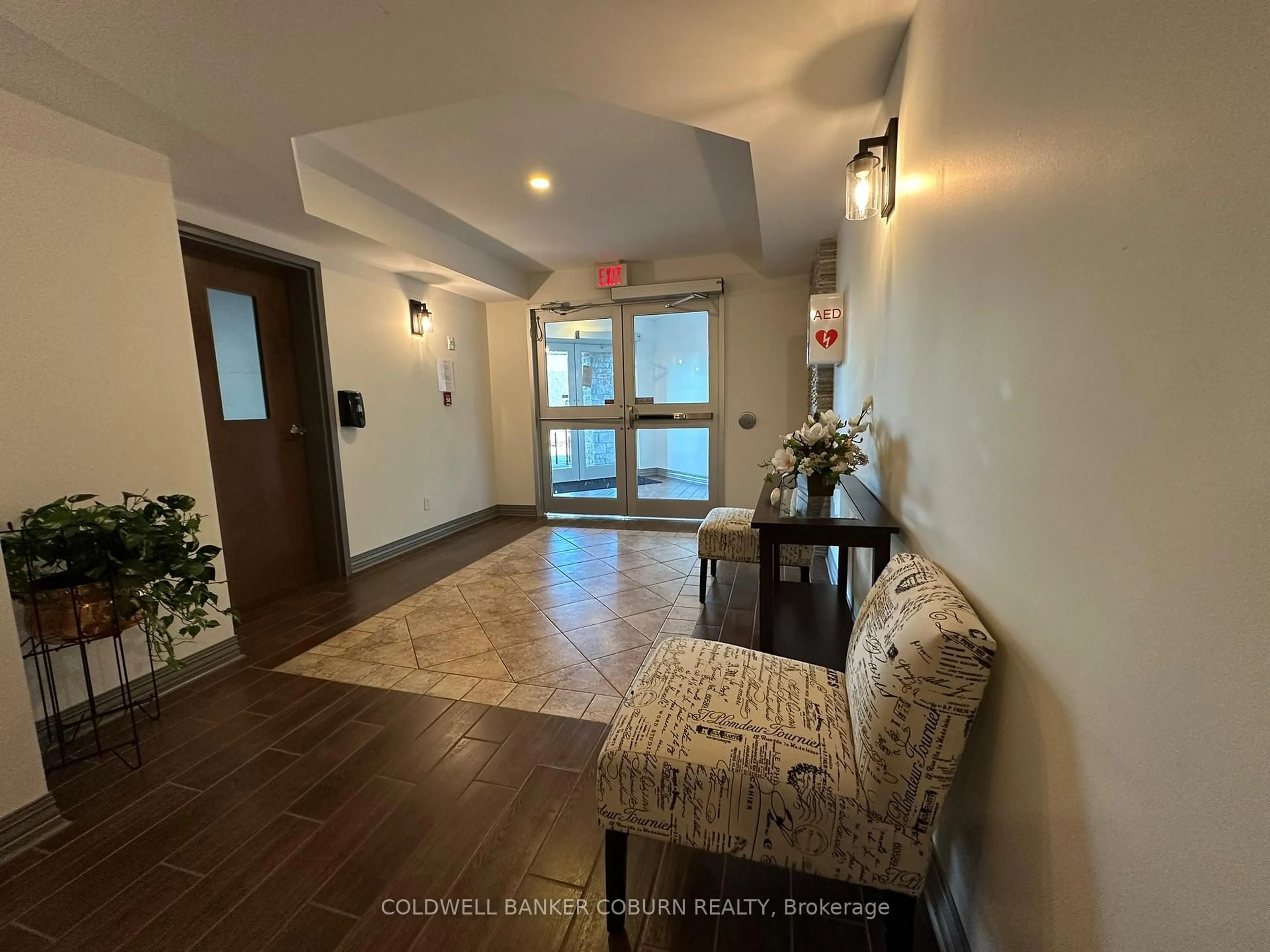 Indoor foyer for 398 Van Buren St #105, North Grenville Ontario K0G 1J0