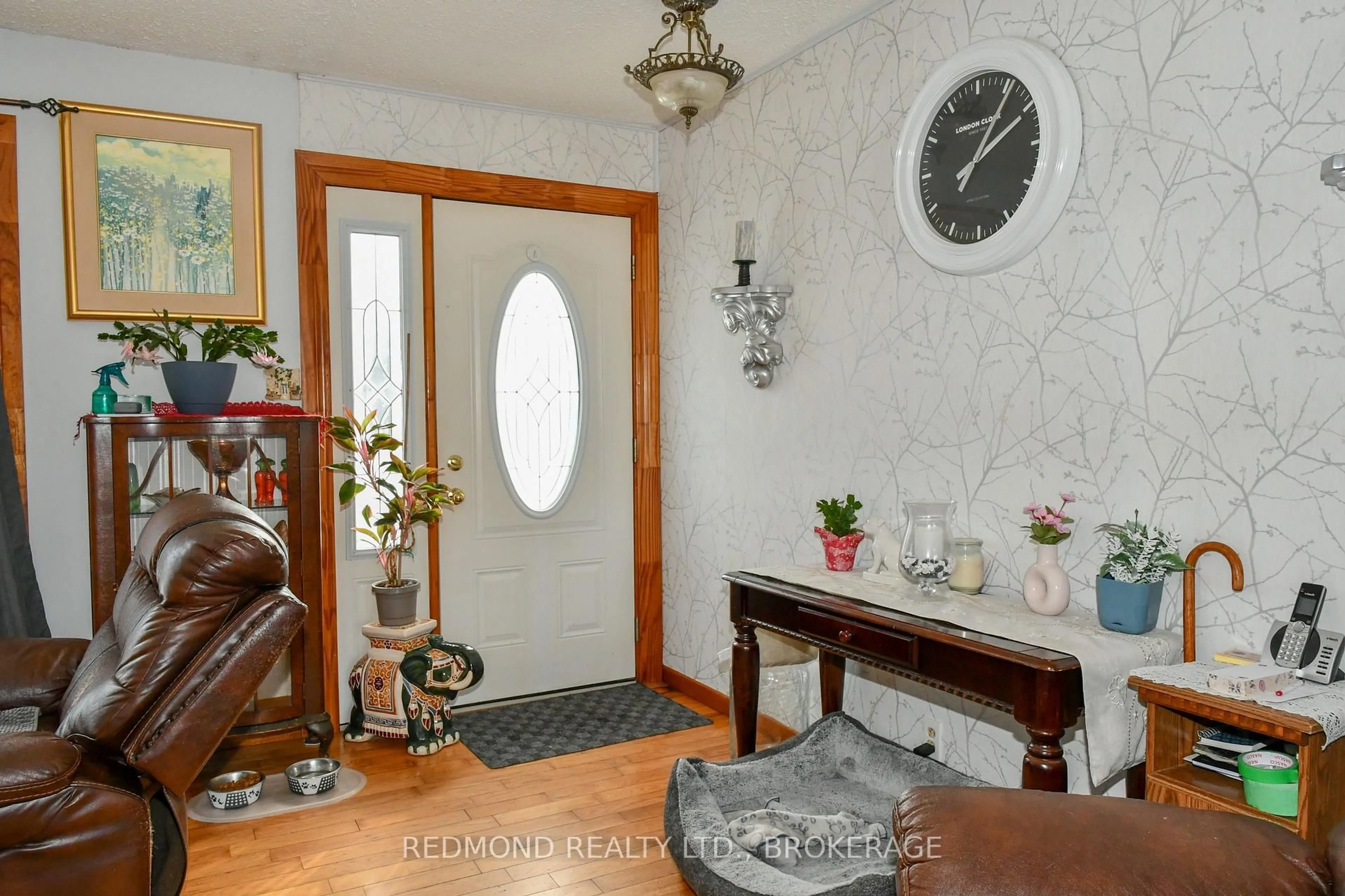 Indoor entryway for 84 Berry Rd, Front of Leeds & Seeleys Bay Ontario K7G 2V3