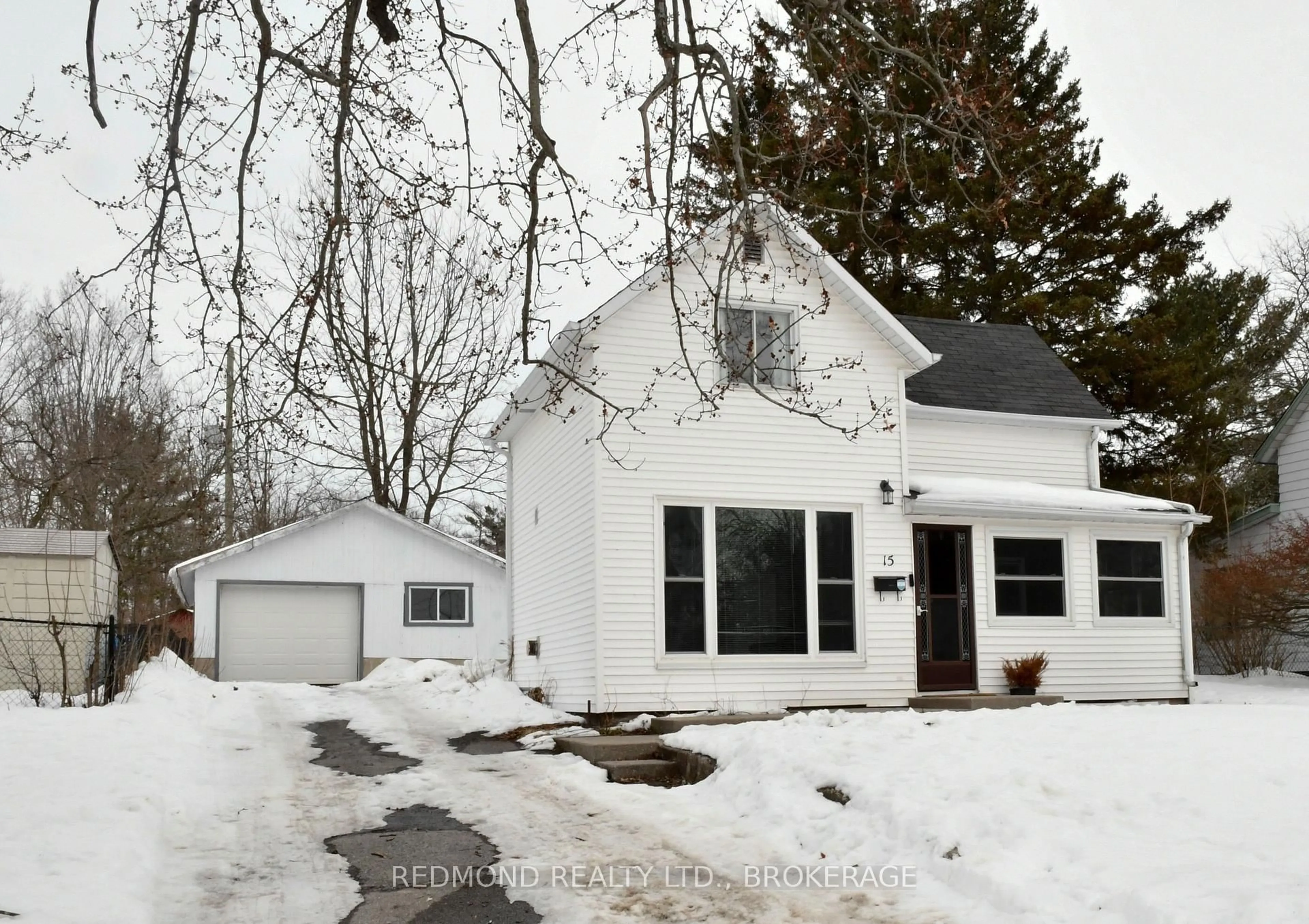 Unknown for 15 Osborne St, Gananoque Ontario K7G 2N4
