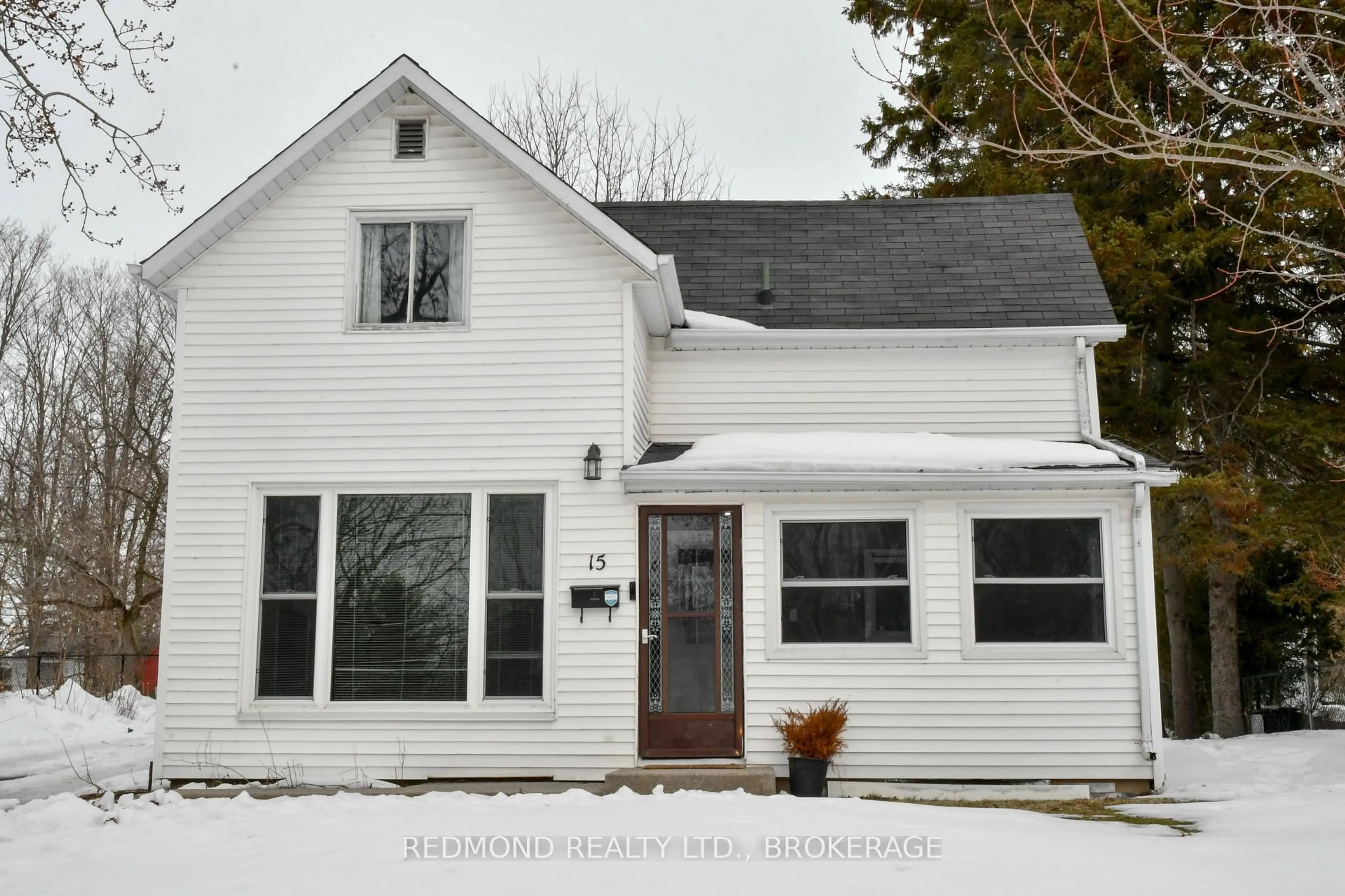 Home with vinyl exterior material, street for 15 Osborne St, Gananoque Ontario K7G 2N4