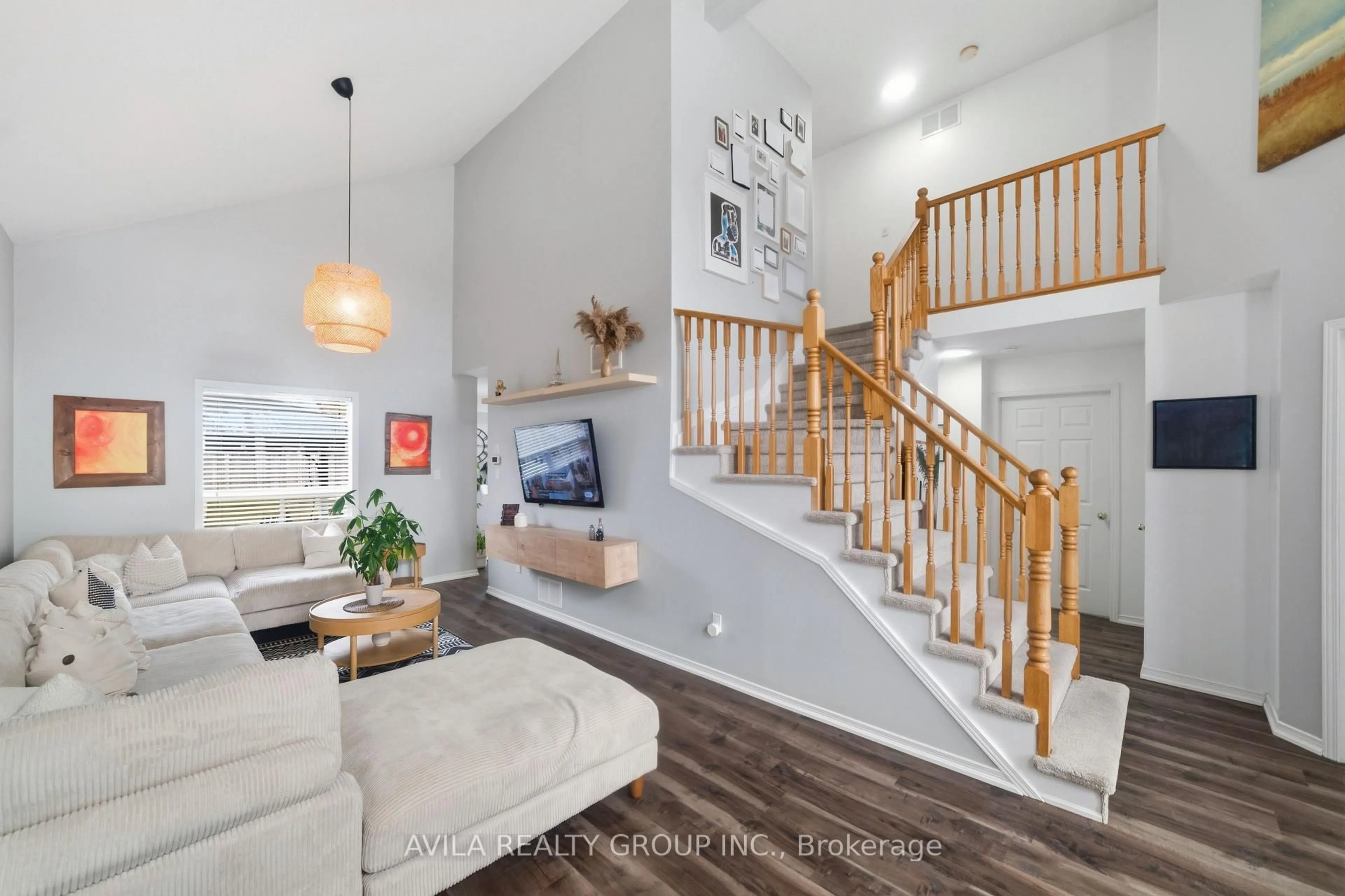 Living room with furniture, unknown for 114 Braemar Ave, Haldimand Ontario N3W 2L8