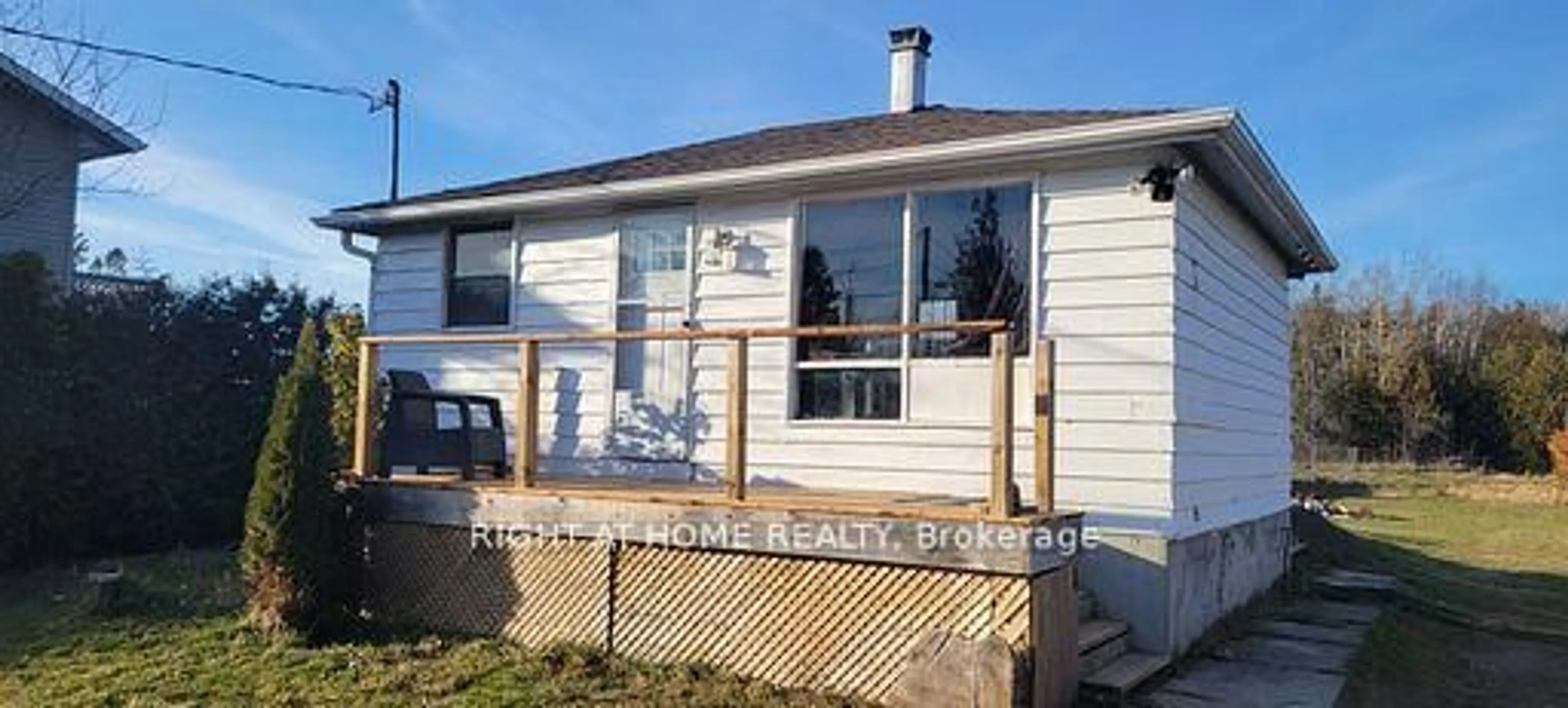 Home with vinyl exterior material, building for 208 Mcguire Beach Rd, Kawartha Lakes Ontario K0M 2B0