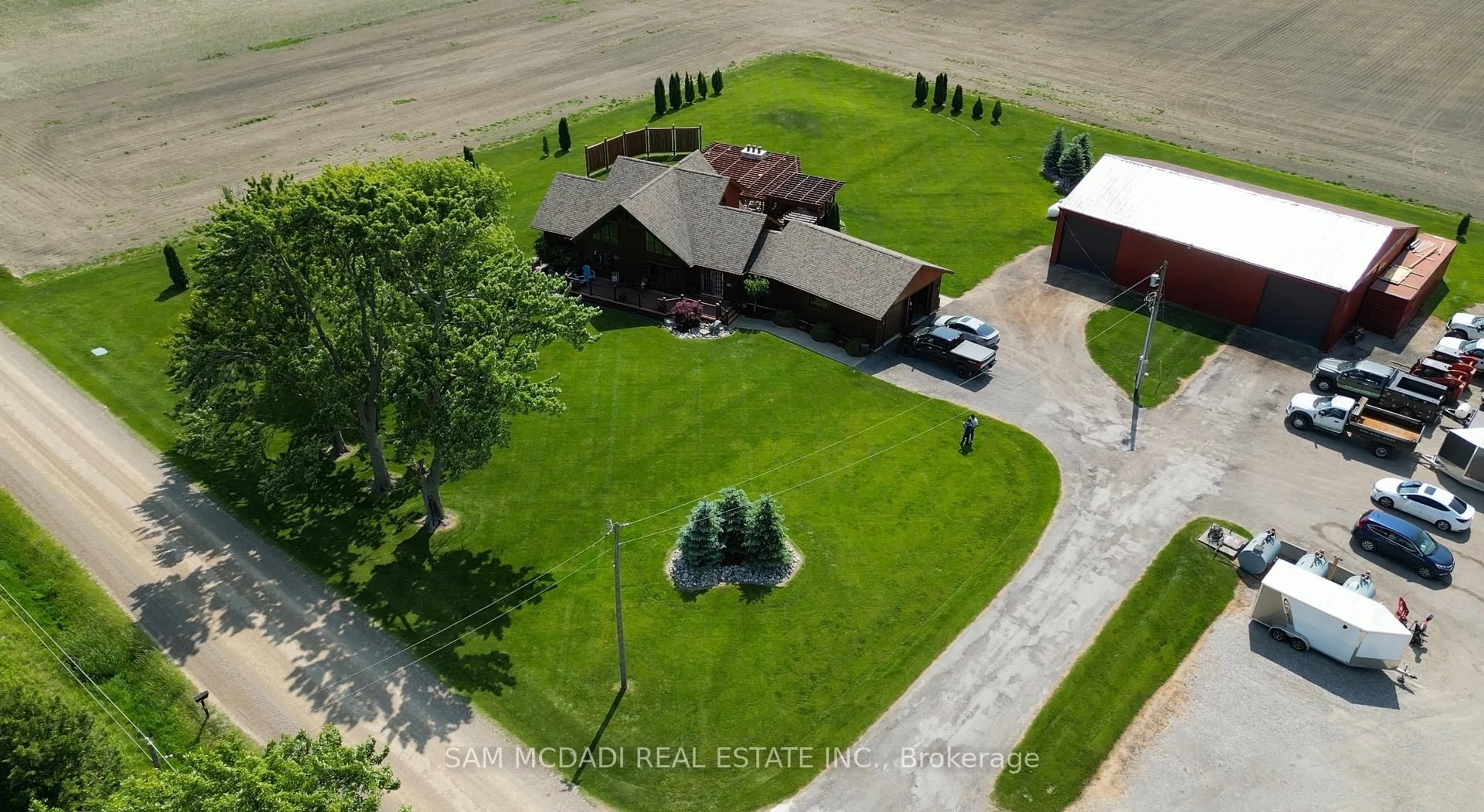 A pic from outside/outdoor area/front of a property/back of a property/a pic from drone, unknown for 8529 Kinnaird Rd, Lambton Shores Ontario N0N 1J3