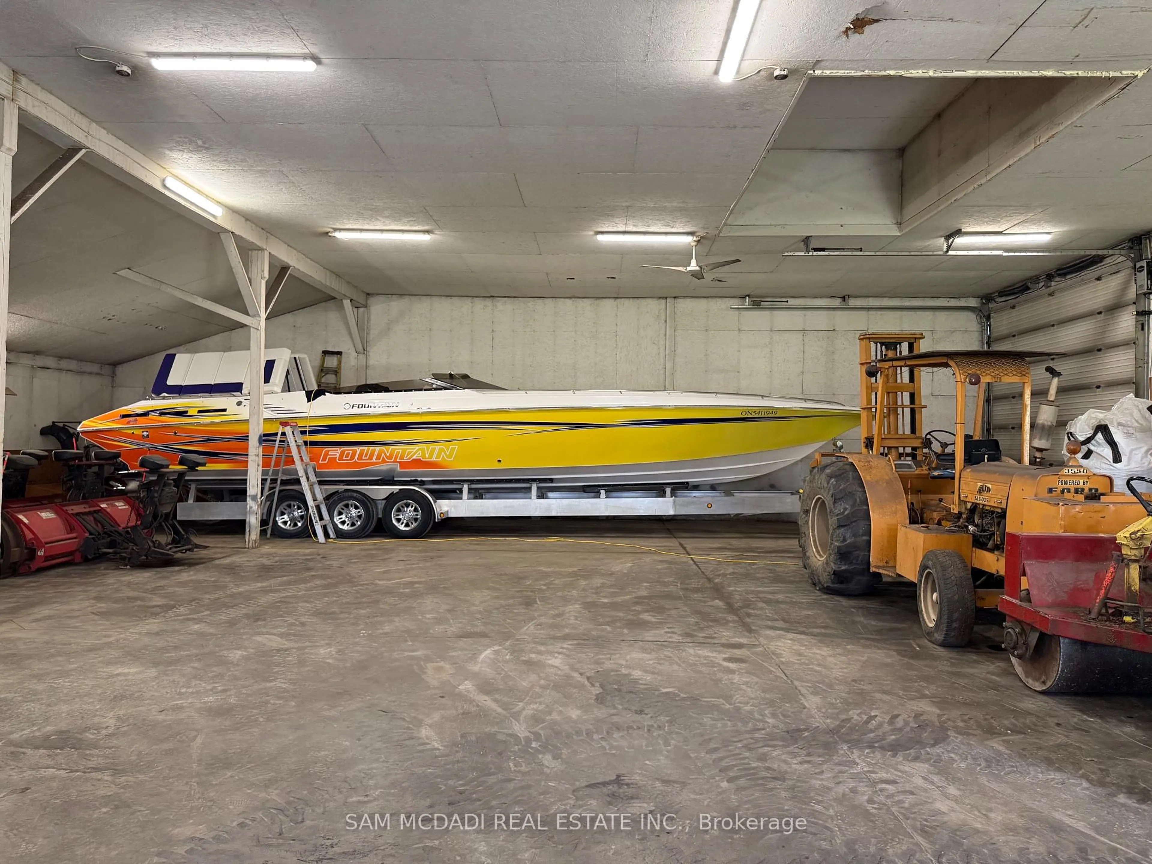 Indoor garage for 8529 Kinnaird Rd, Lambton Shores Ontario N0N 1J3