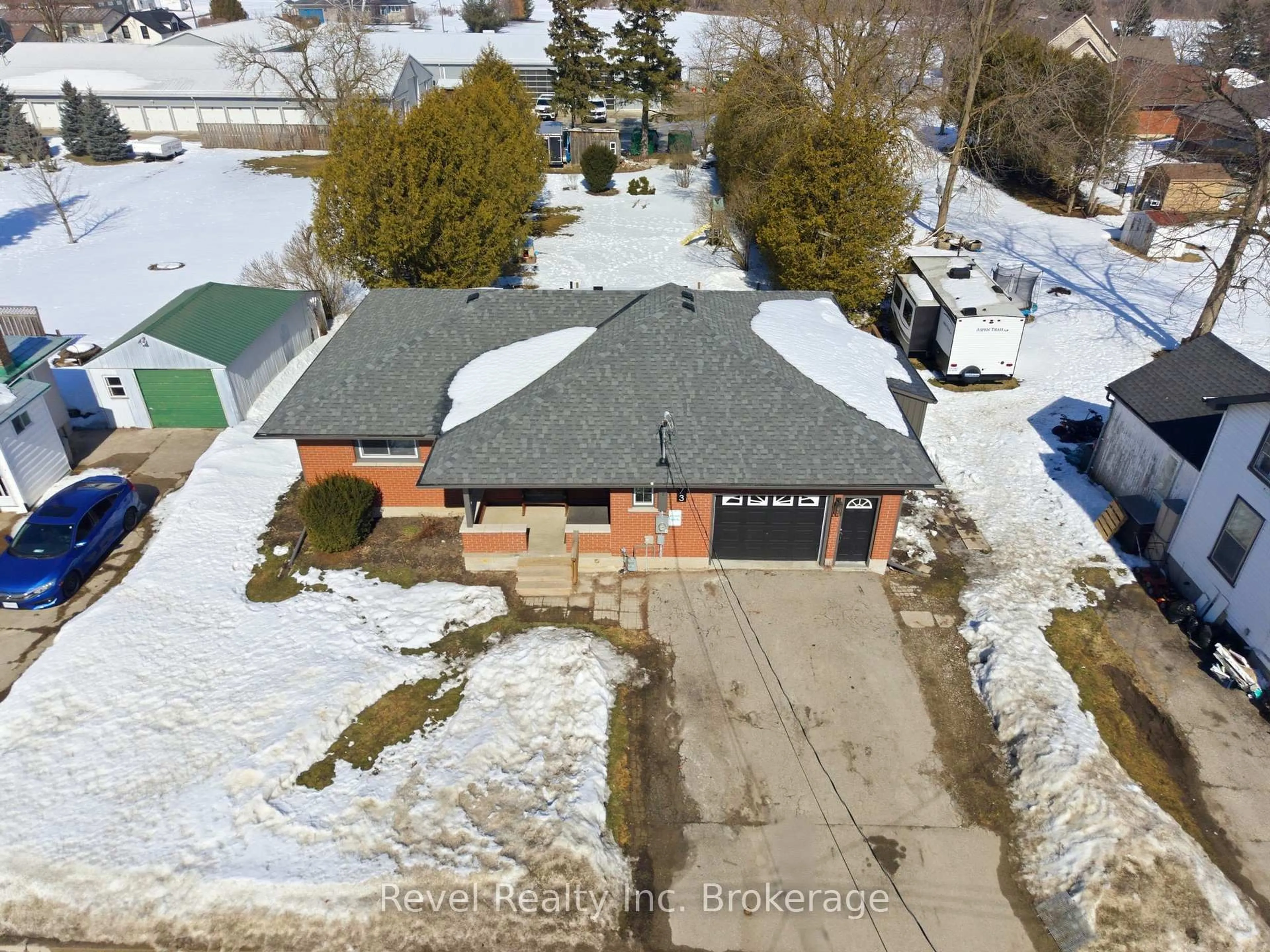 A pic from outside/outdoor area/front of a property/back of a property/a pic from drone, street for 73 Jacob St, East Zorra-Tavistock Ontario N0B 2R0
