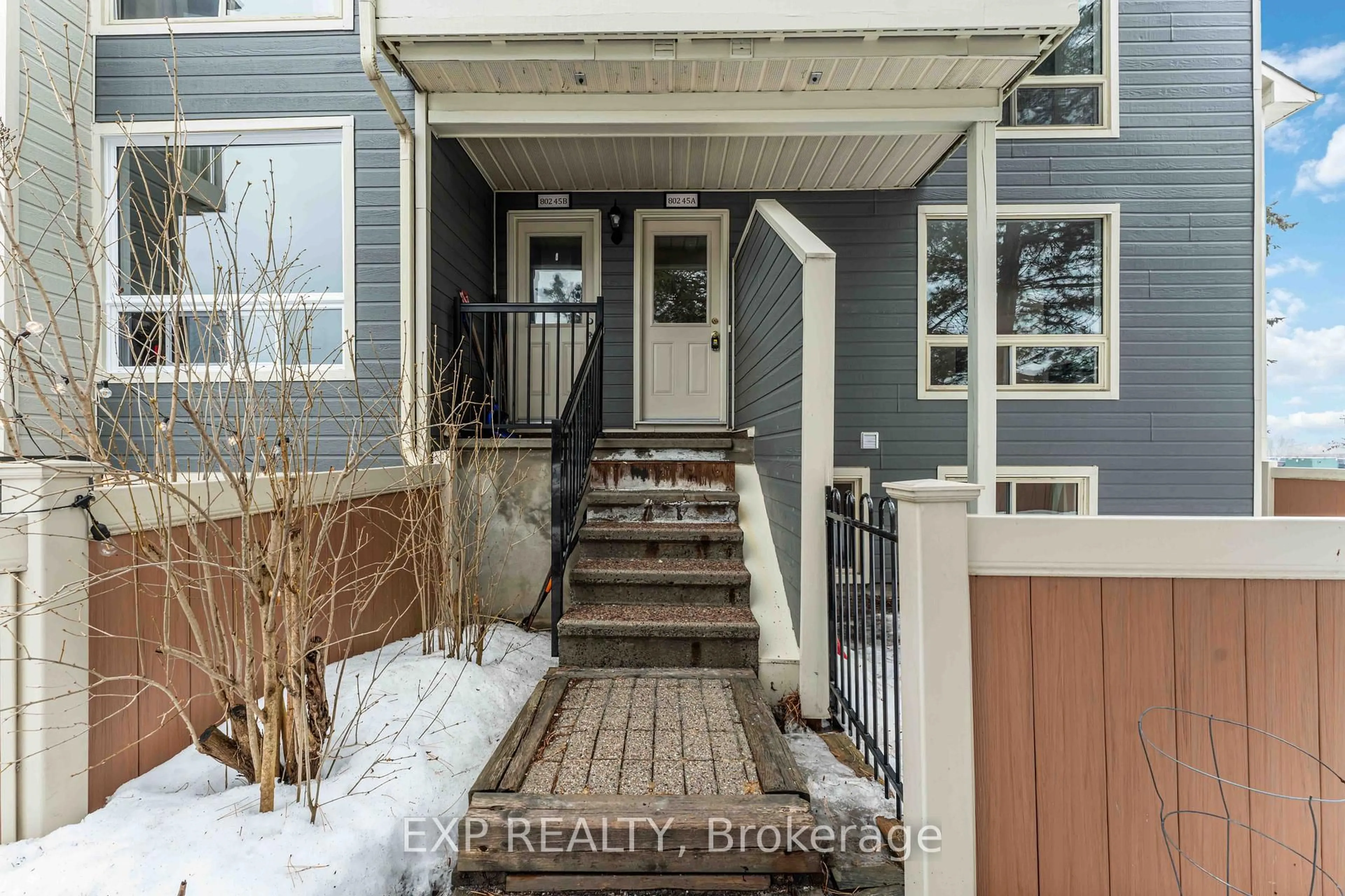 Indoor entryway for 802 St. Andre Dr #45A, Ottawa Ontario K1C 4R3
