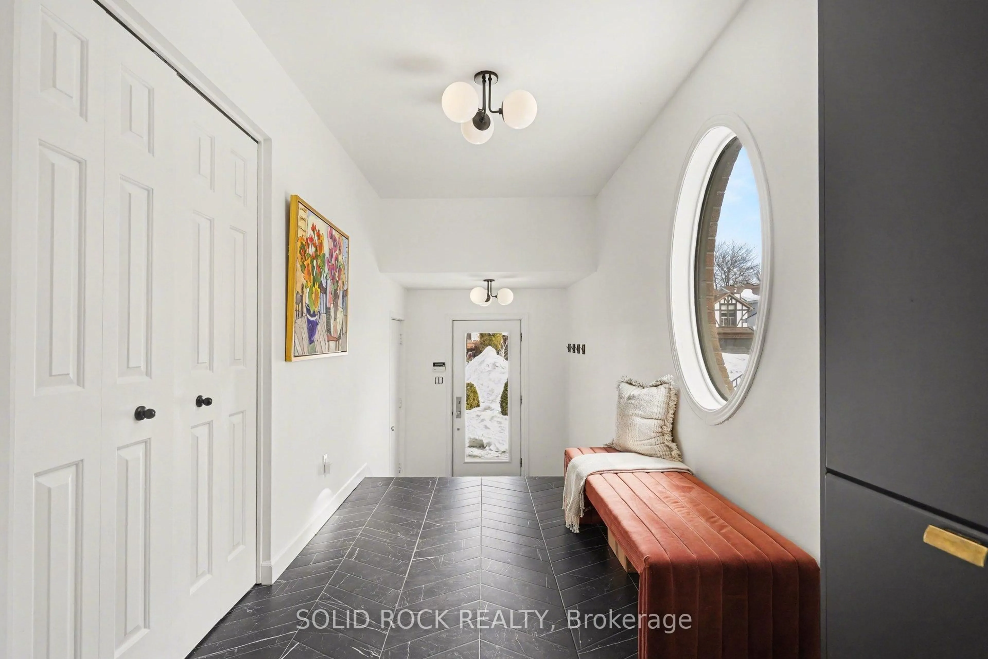 Indoor entryway for 51 Pemberton Cres, Ottawa Ontario K2G 4Y9