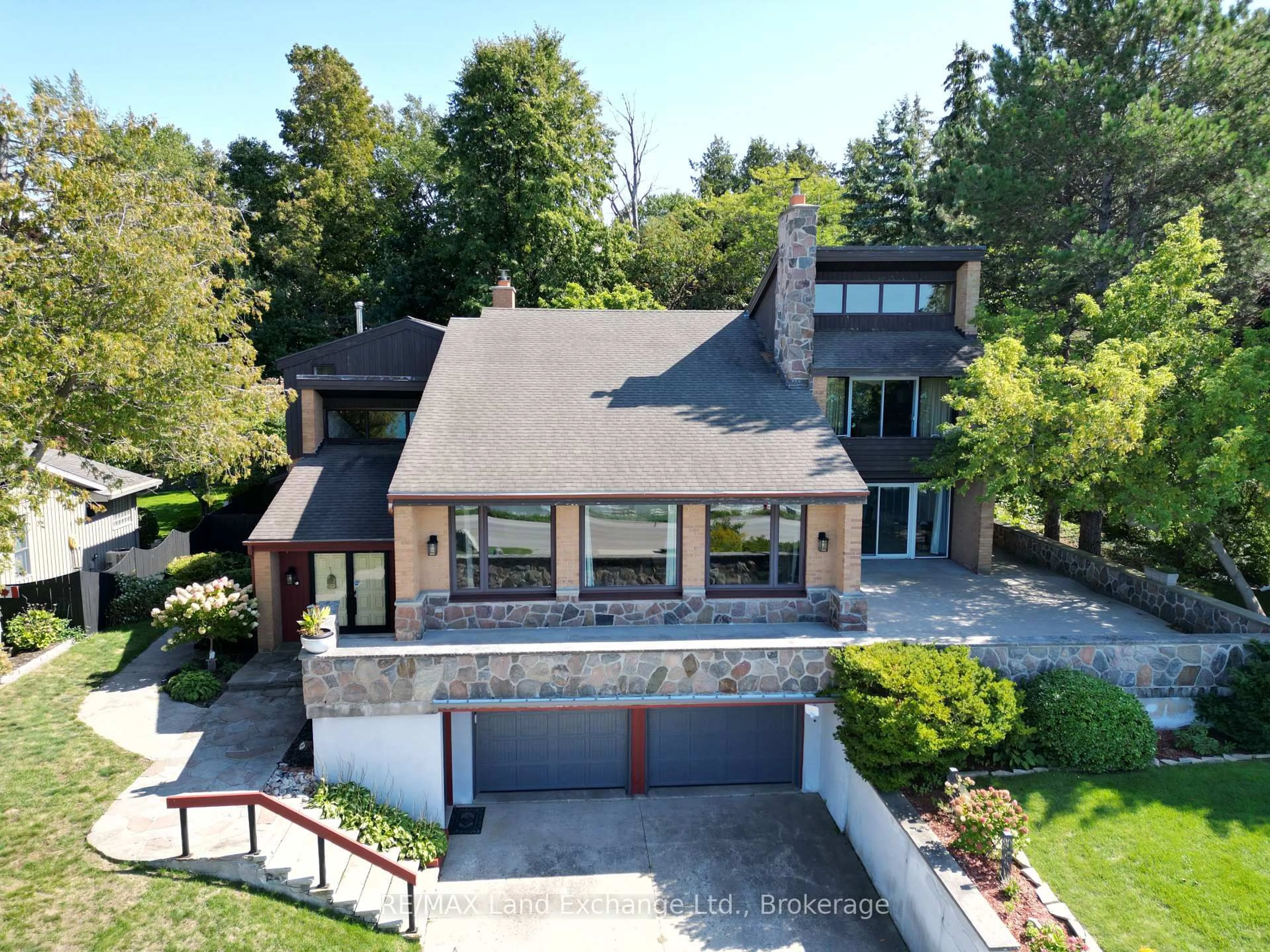 A pic from outside/outdoor area/front of a property/back of a property/a pic from drone, unknown for 147 Goderich St, Kincardine Ontario N2Z 2K9