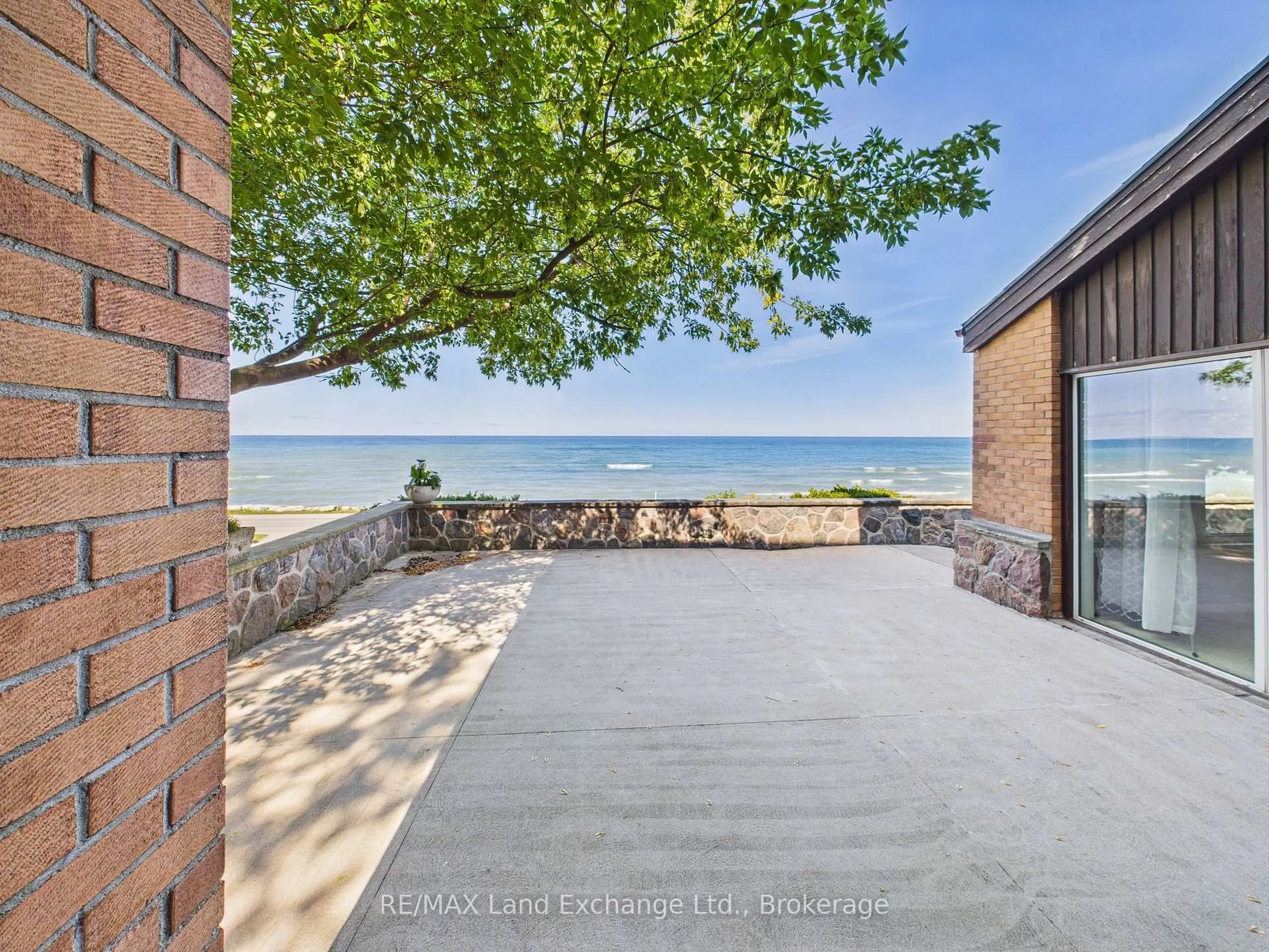 A pic from outside/outdoor area/front of a property/back of a property/a pic from drone, water/lake/river/ocean view for 147 Goderich St, Kincardine Ontario N2Z 2K9