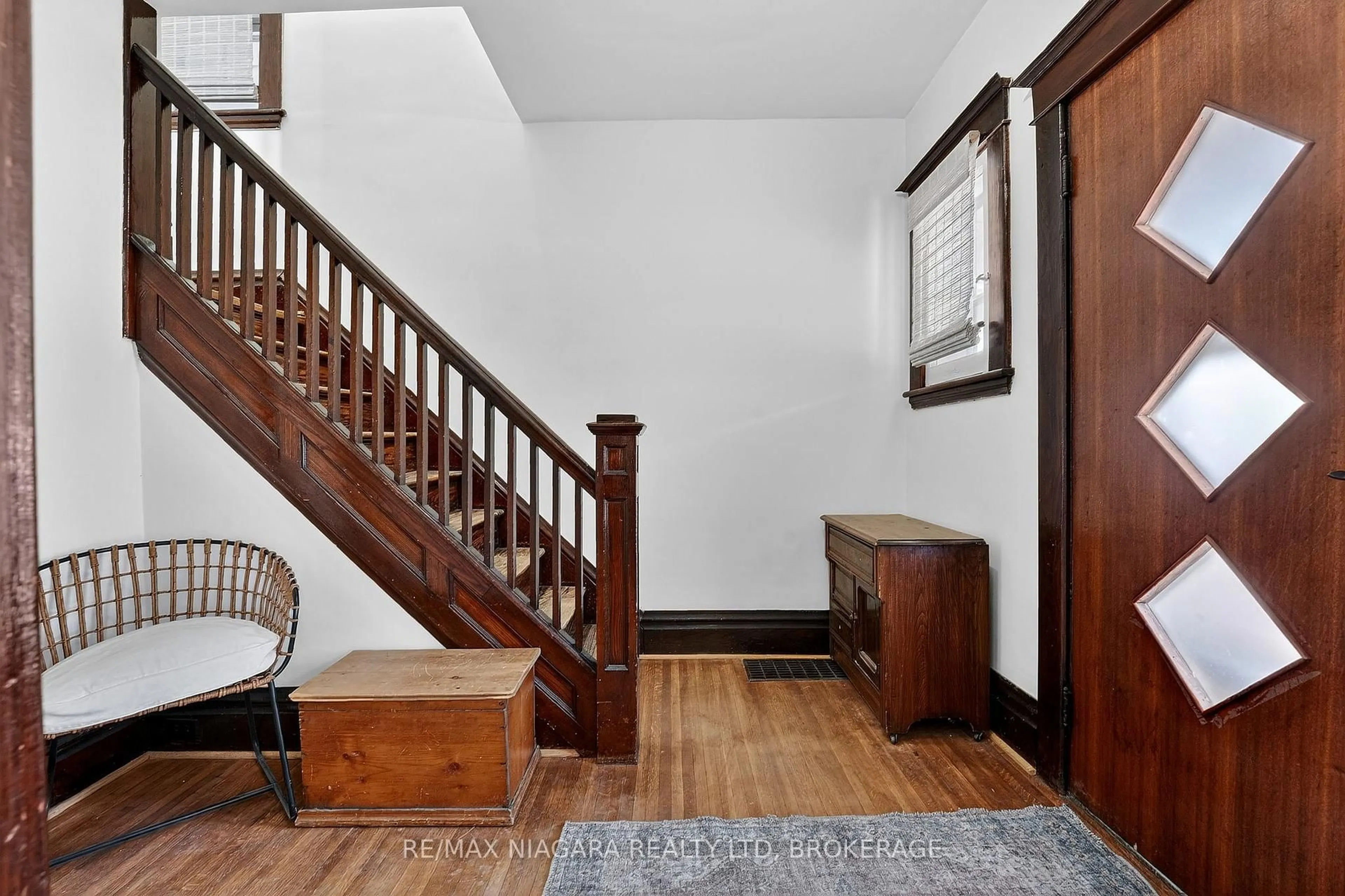 Indoor foyer for 101 Lottridge St, Hamilton Ontario L8L 6V2