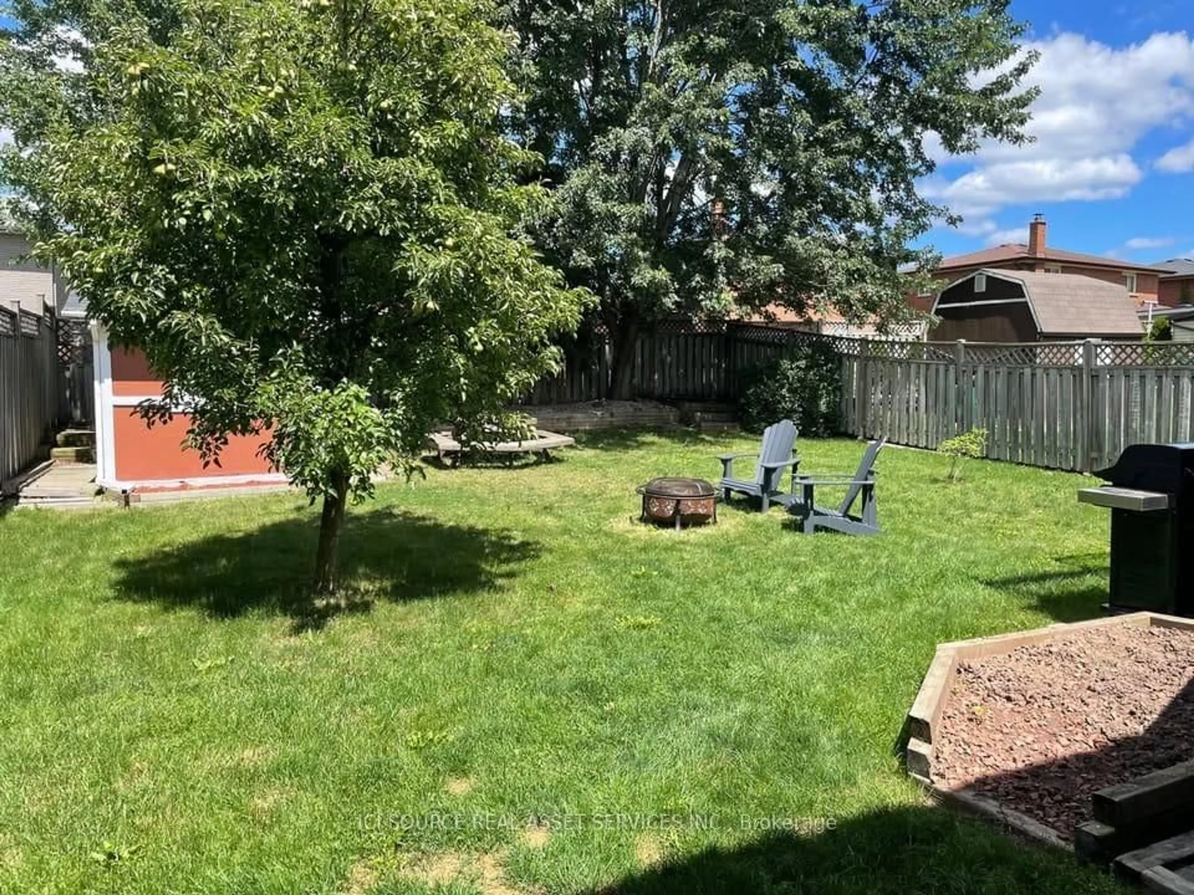 A pic from outside/outdoor area/front of a property/back of a property/a pic from drone, unknown for 79 Hazelwood Cres, Cambridge Ontario N1R 8A4