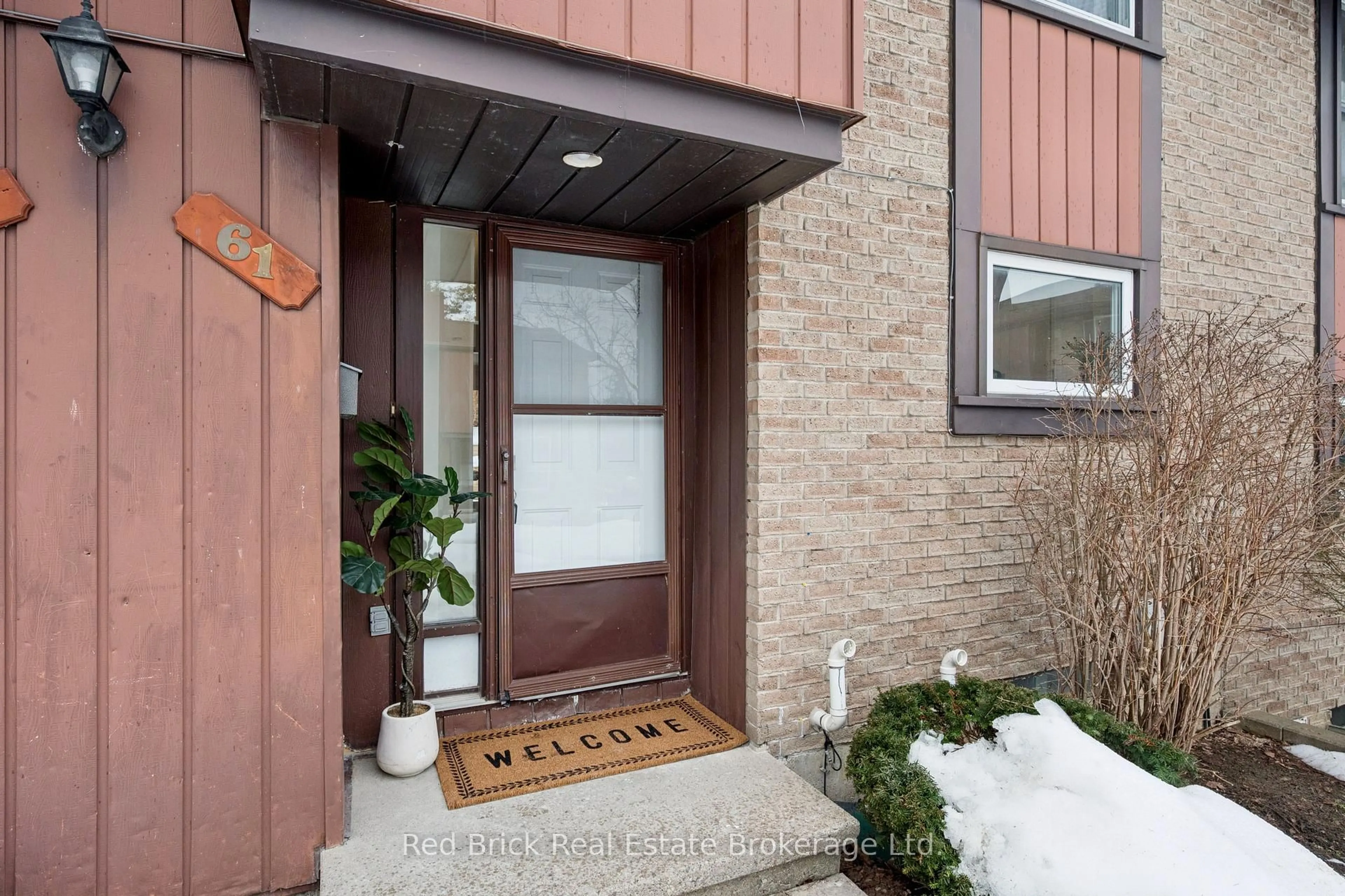 Indoor entryway for 539 Willow Rd #61, Guelph Ontario N1H 7G3