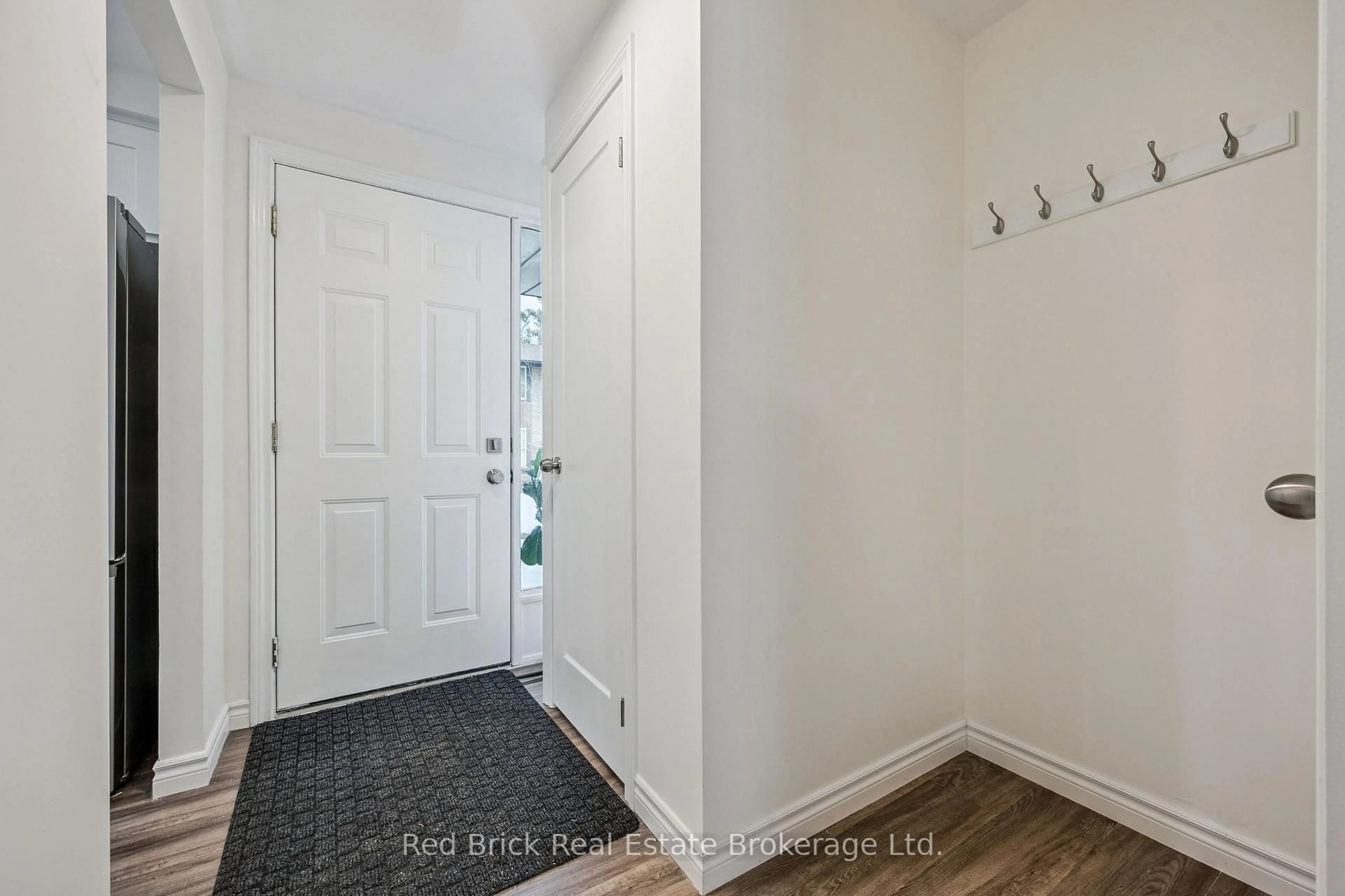 Indoor entryway for 539 Willow Rd #61, Guelph Ontario N1H 7G3