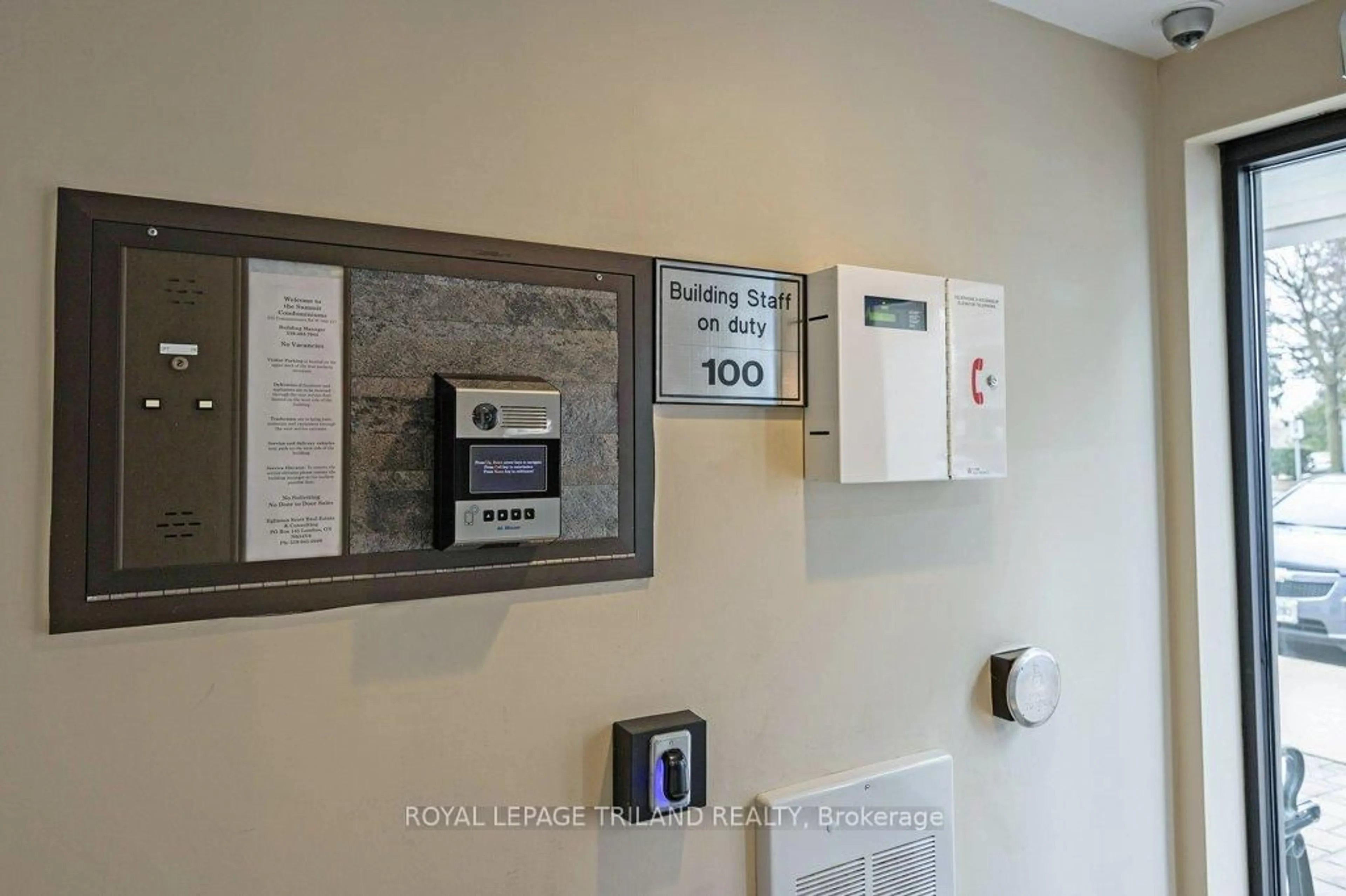 Indoor entryway for 333 COMMISSIONERS Rd #105, London South Ontario N6J 4X7