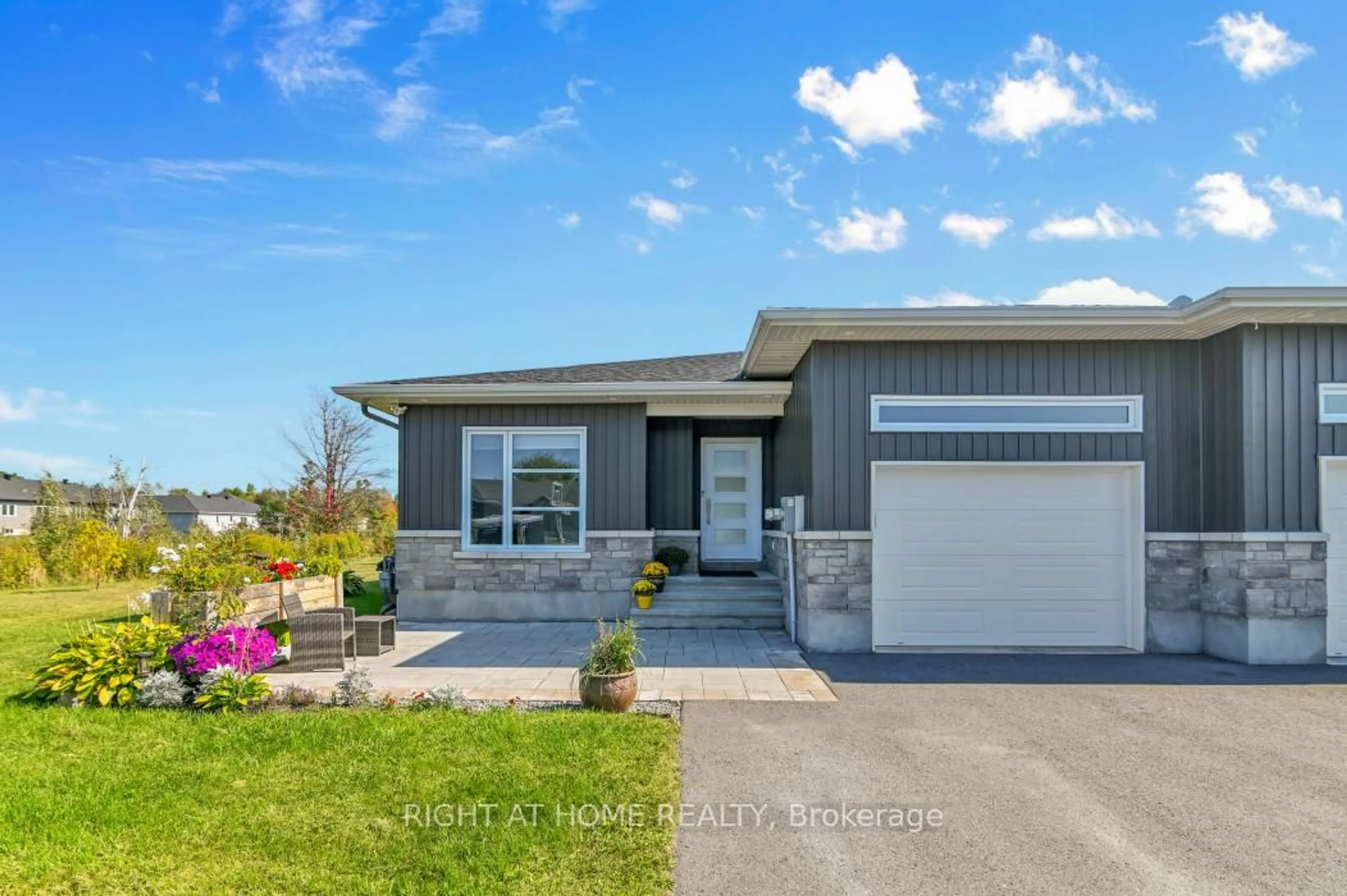 Home with vinyl exterior material, street for 209 Etienne St, Clarence-Rockland Ontario K0A 1E0