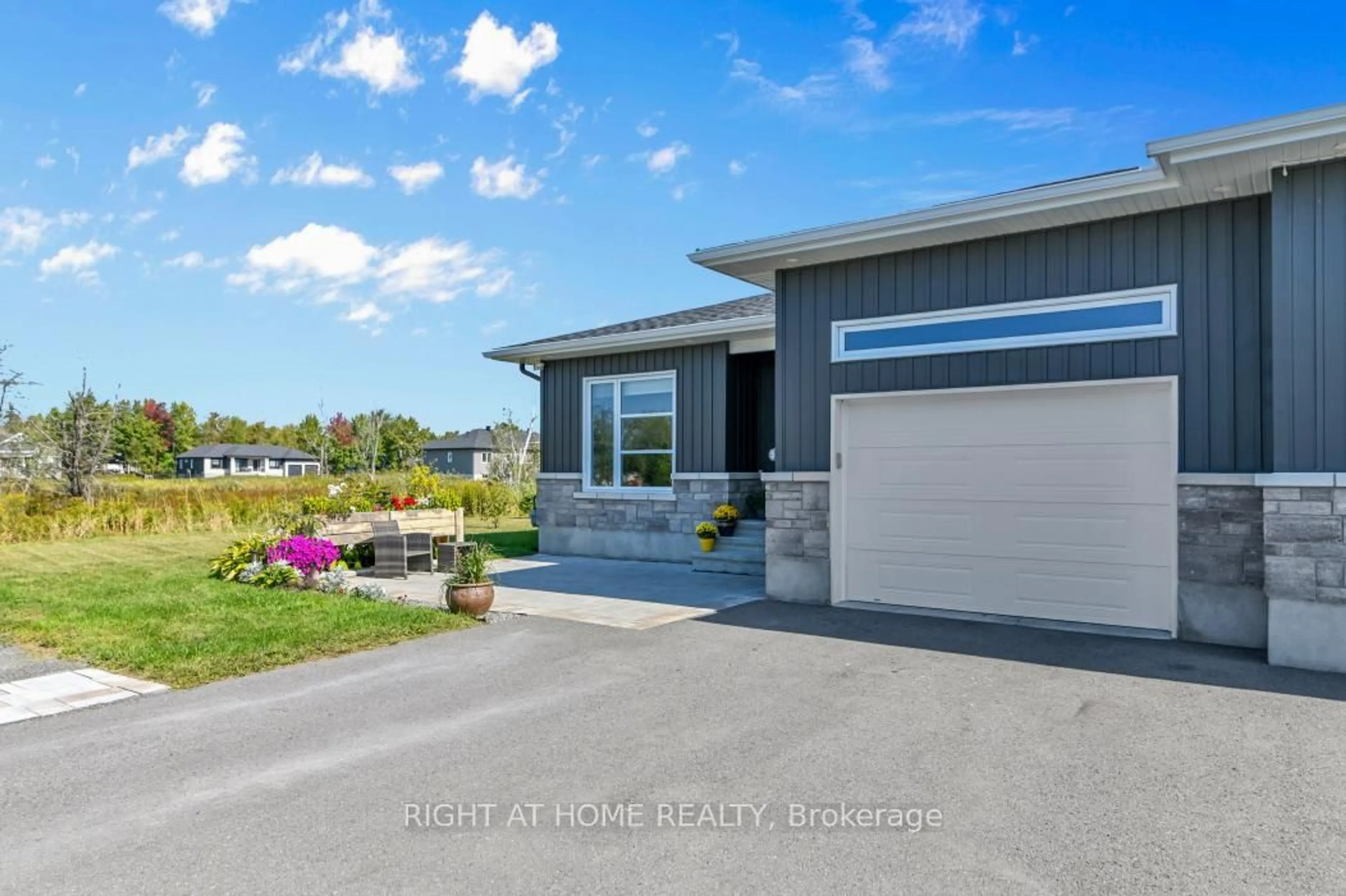 Home with vinyl exterior material, water/lake/river/ocean view for 209 Etienne St, Clarence-Rockland Ontario K0A 1E0