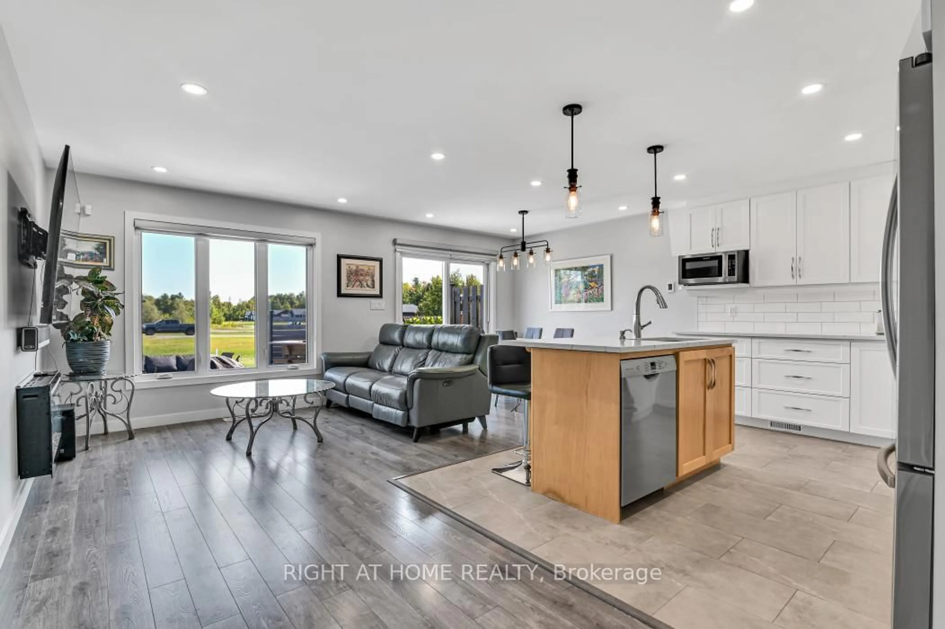 Open concept kitchen, unknown for 209 Etienne St, Clarence-Rockland Ontario K0A 1E0