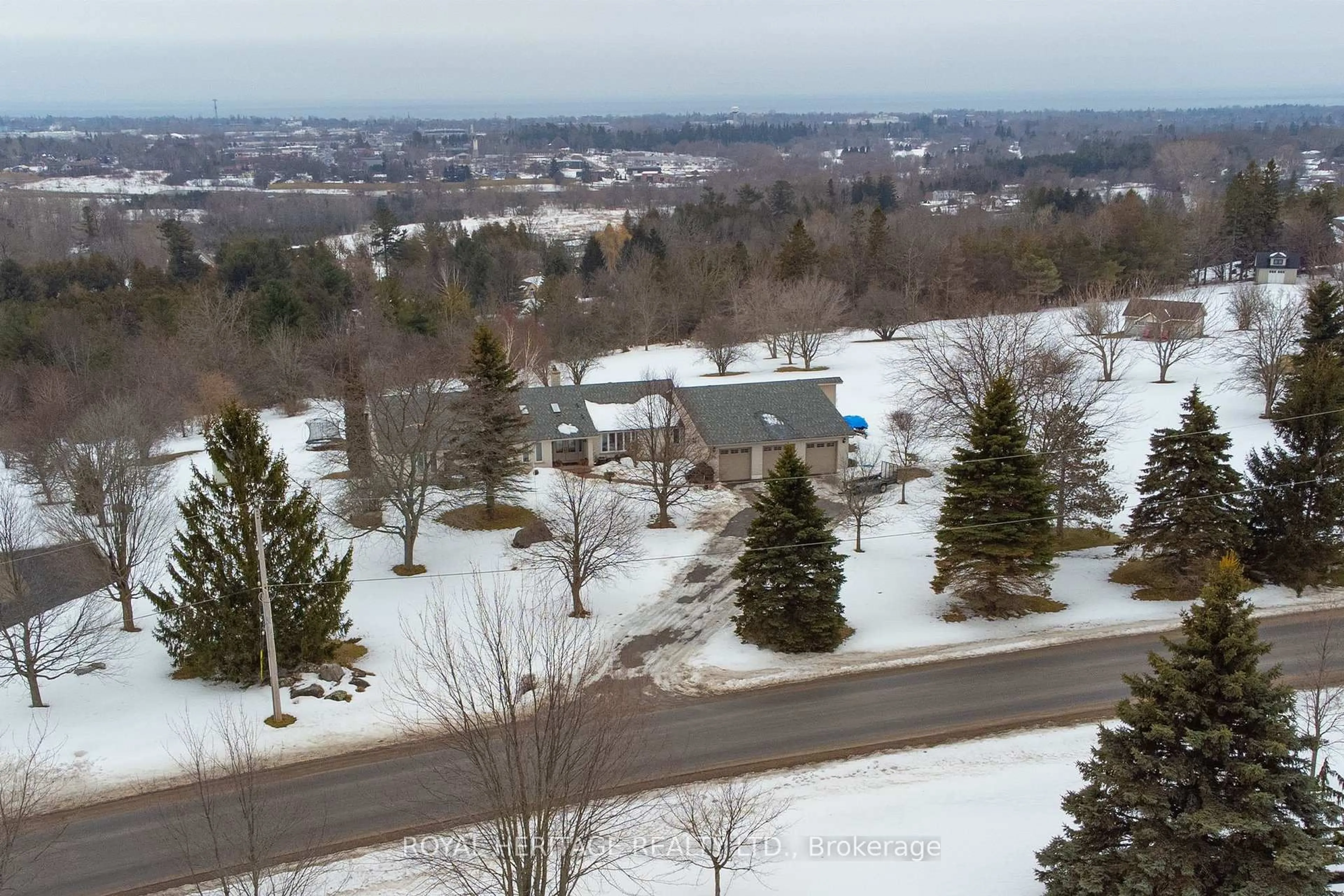 A pic from outside/outdoor area/front of a property/back of a property/a pic from drone, mountain view for 37 Forest Hill Dr, Hamilton Township Ontario K9A 0W3