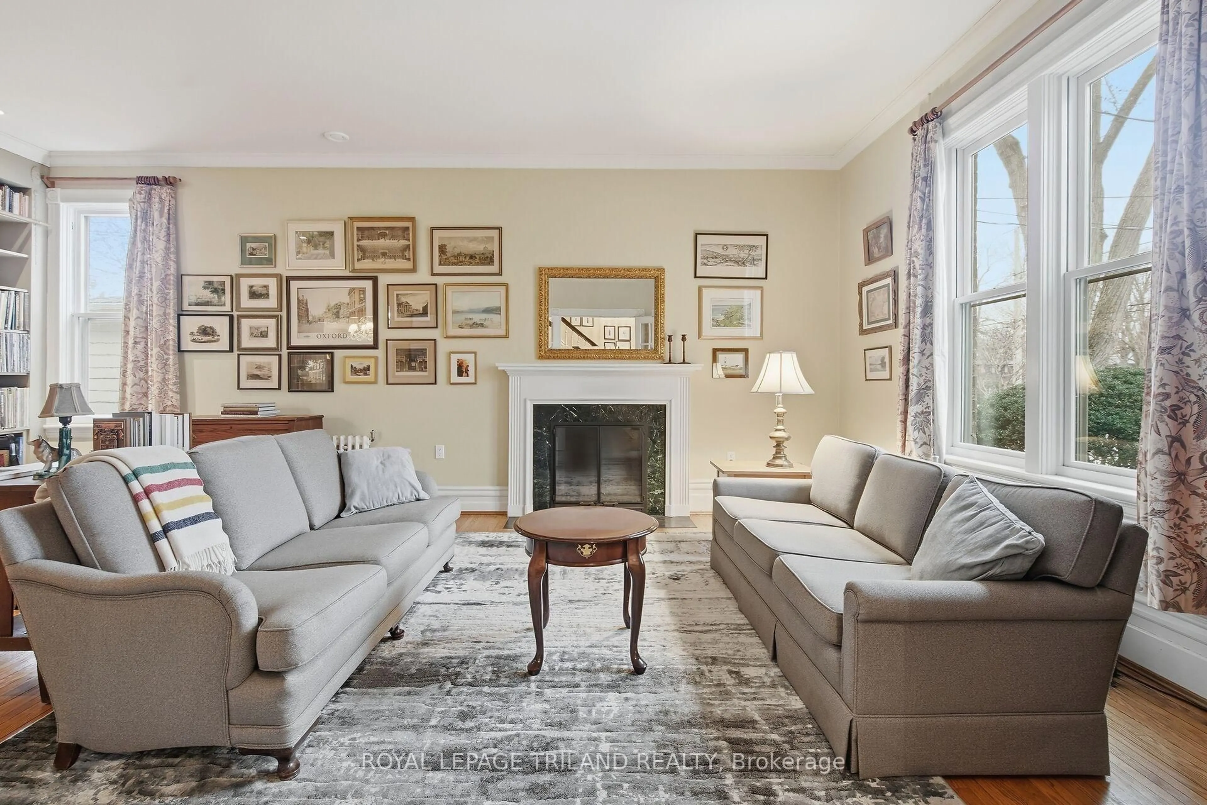 Living room with furniture, unknown for 937 Waterloo St, London East Ontario N6A 3X2