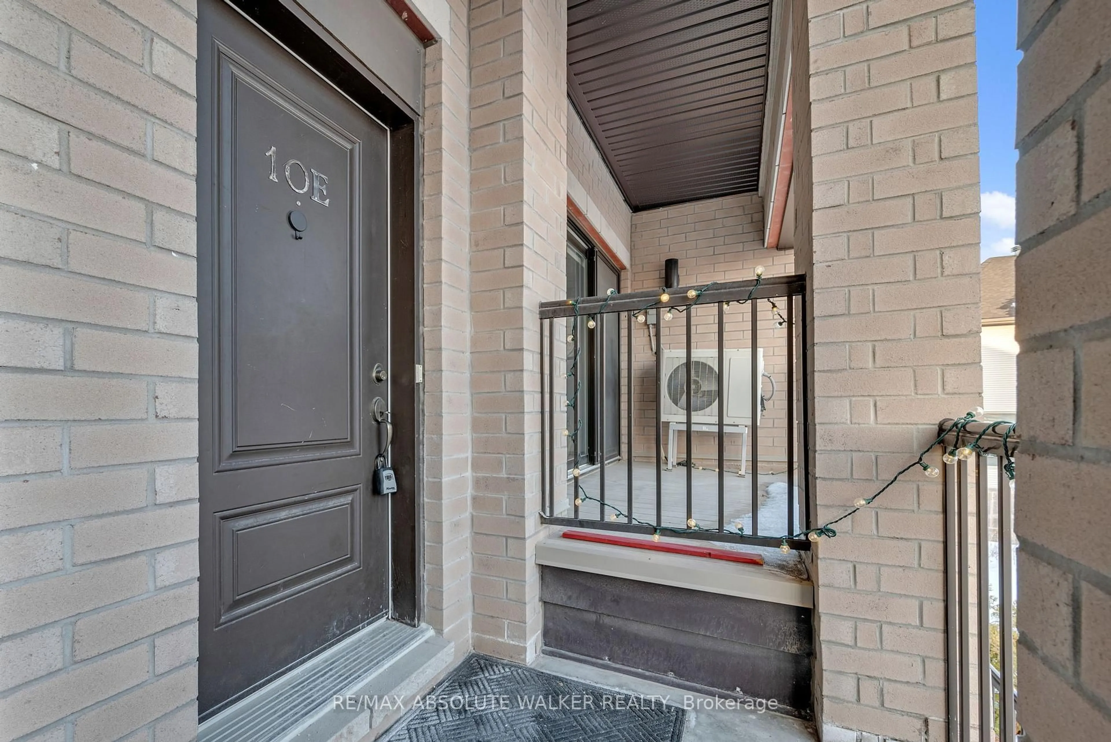 Indoor entryway for 10 Jaguar Private #E, Ottawa Ontario K2V 0J3