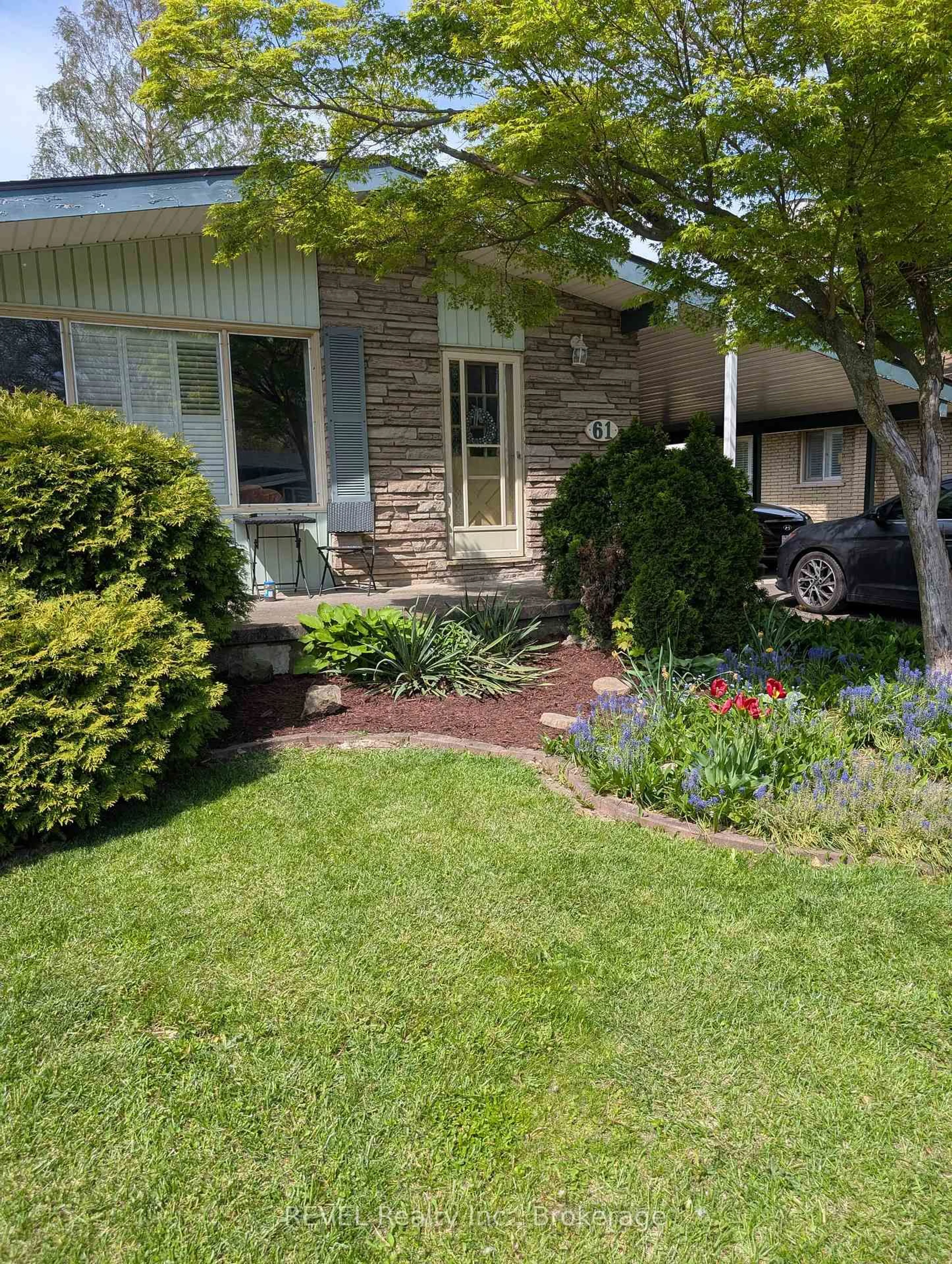 Unknown for 61 Woodrow St, St. Catharines Ontario L2P 2A4