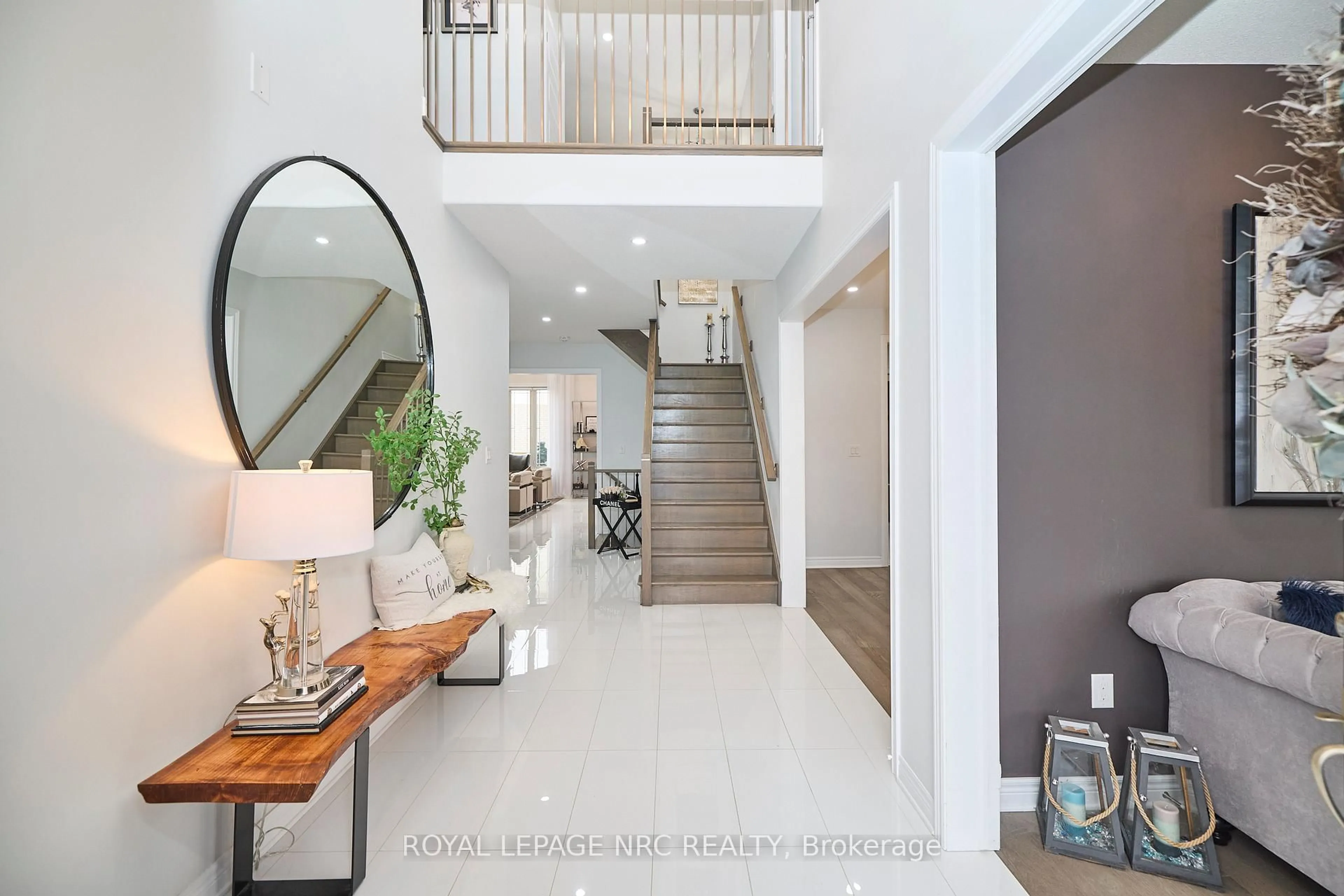 Indoor entryway for 31 BERGENSTEIN CRES Cres, Pelham Ontario L0S 1E6