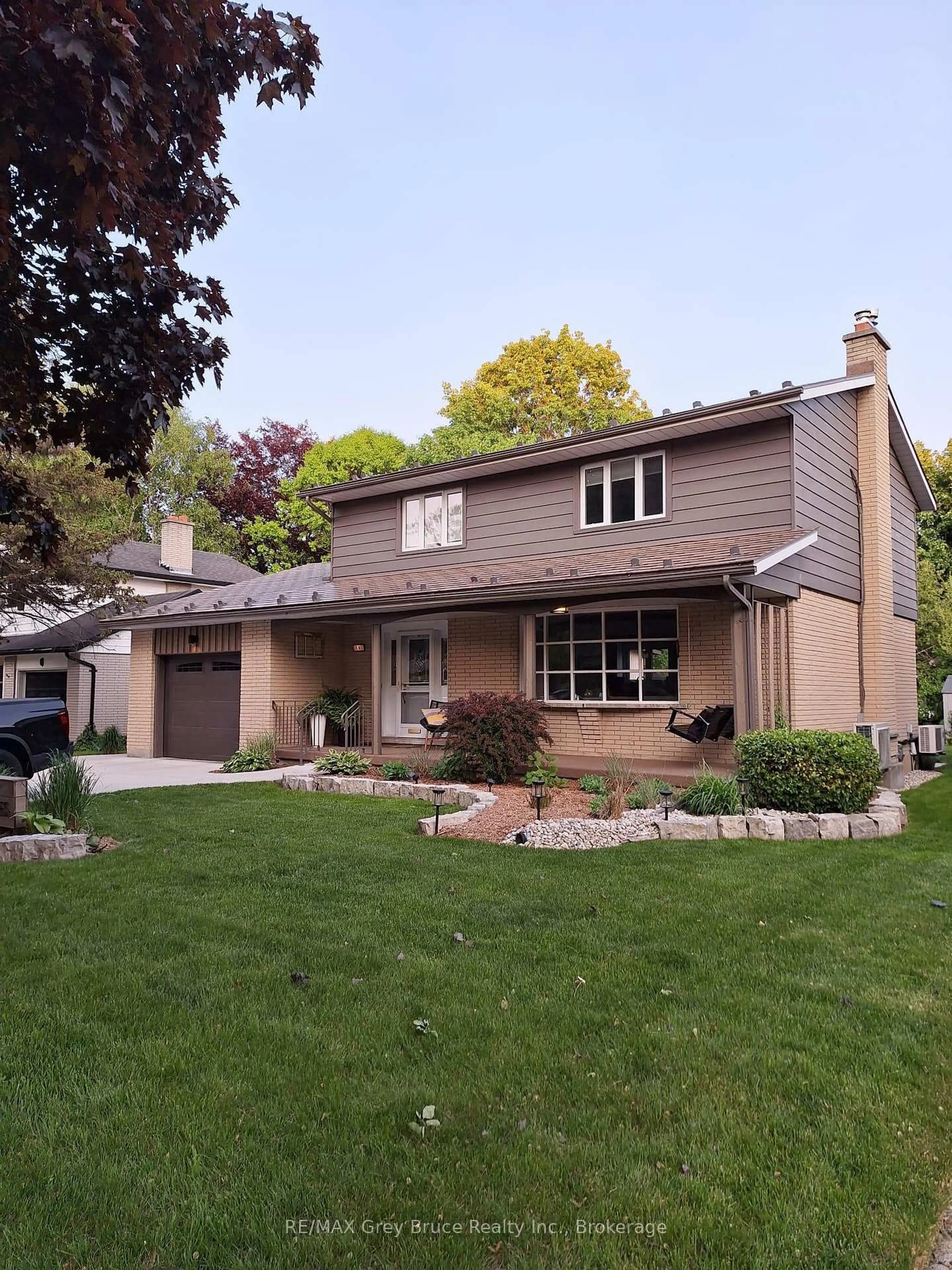 Home with brick exterior material, street for 74 Inwood Cres, Kitchener Ontario N2M 2M1