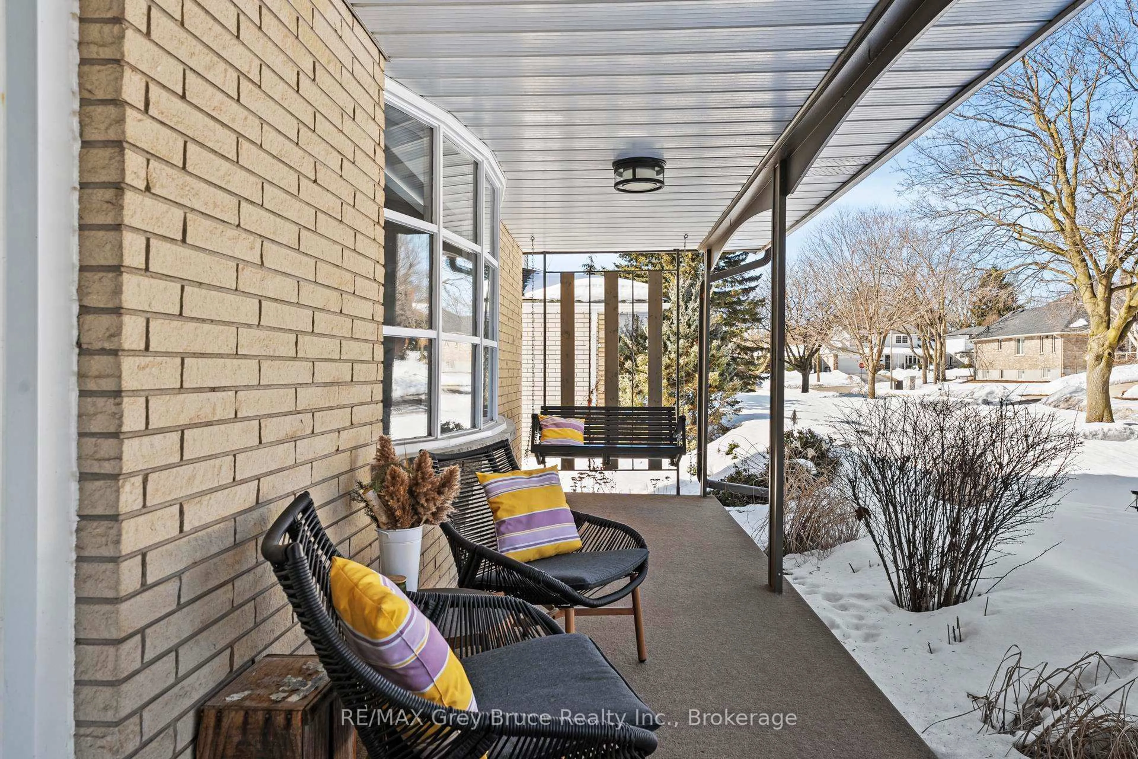 Patio, street for 74 Inwood Cres, Kitchener Ontario N2M 2M1