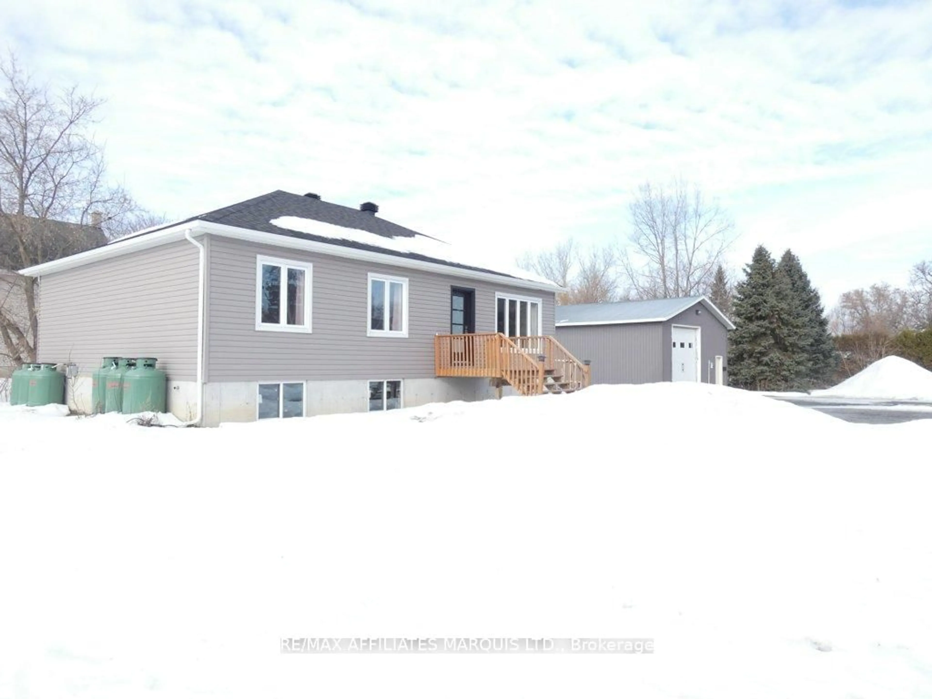 Unknown for 69 St Polycarp St, North Stormont Ontario K0C 1W0