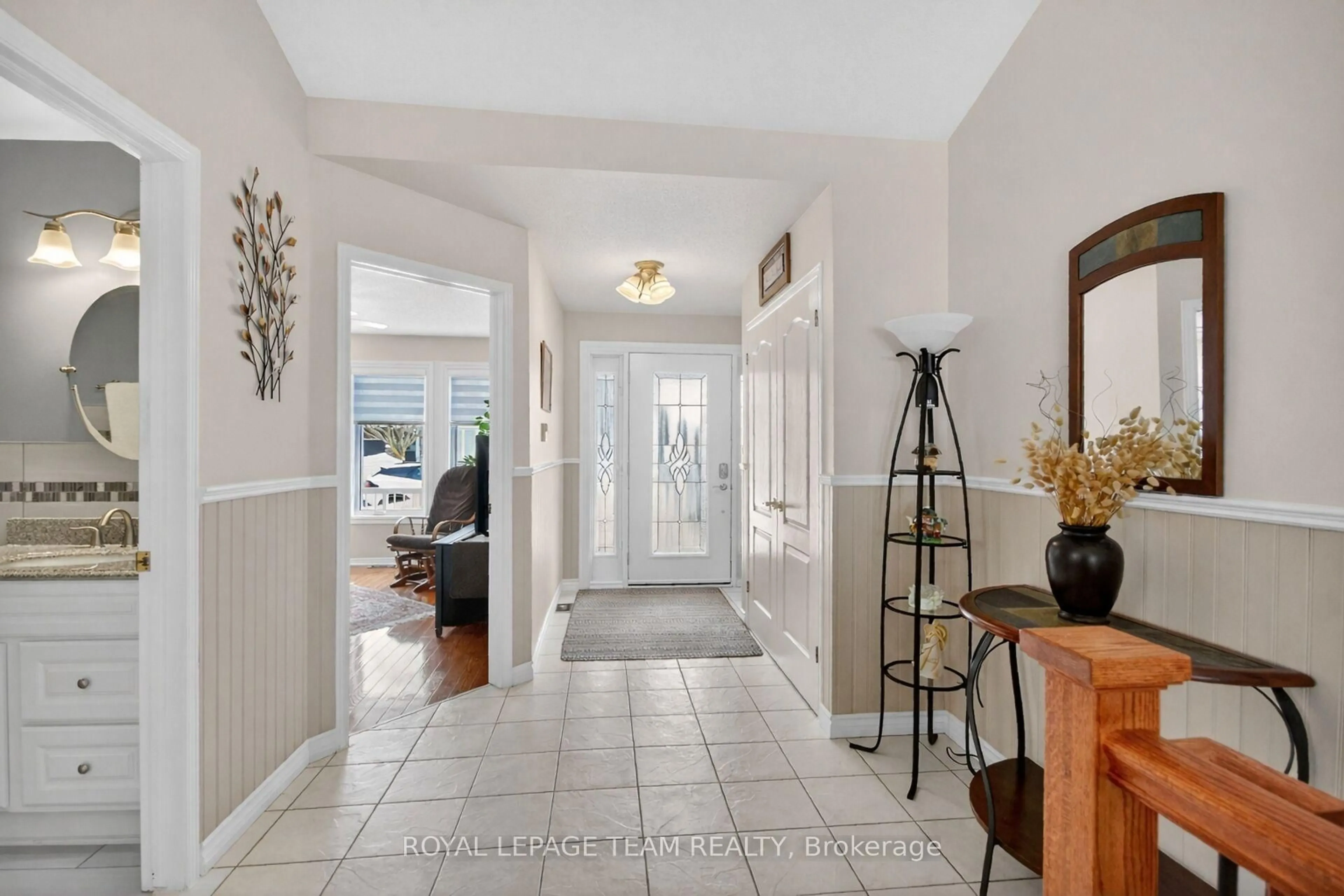 Indoor entryway for 26 Settlers Ridge Way, Ottawa Ontario K2J 4V3