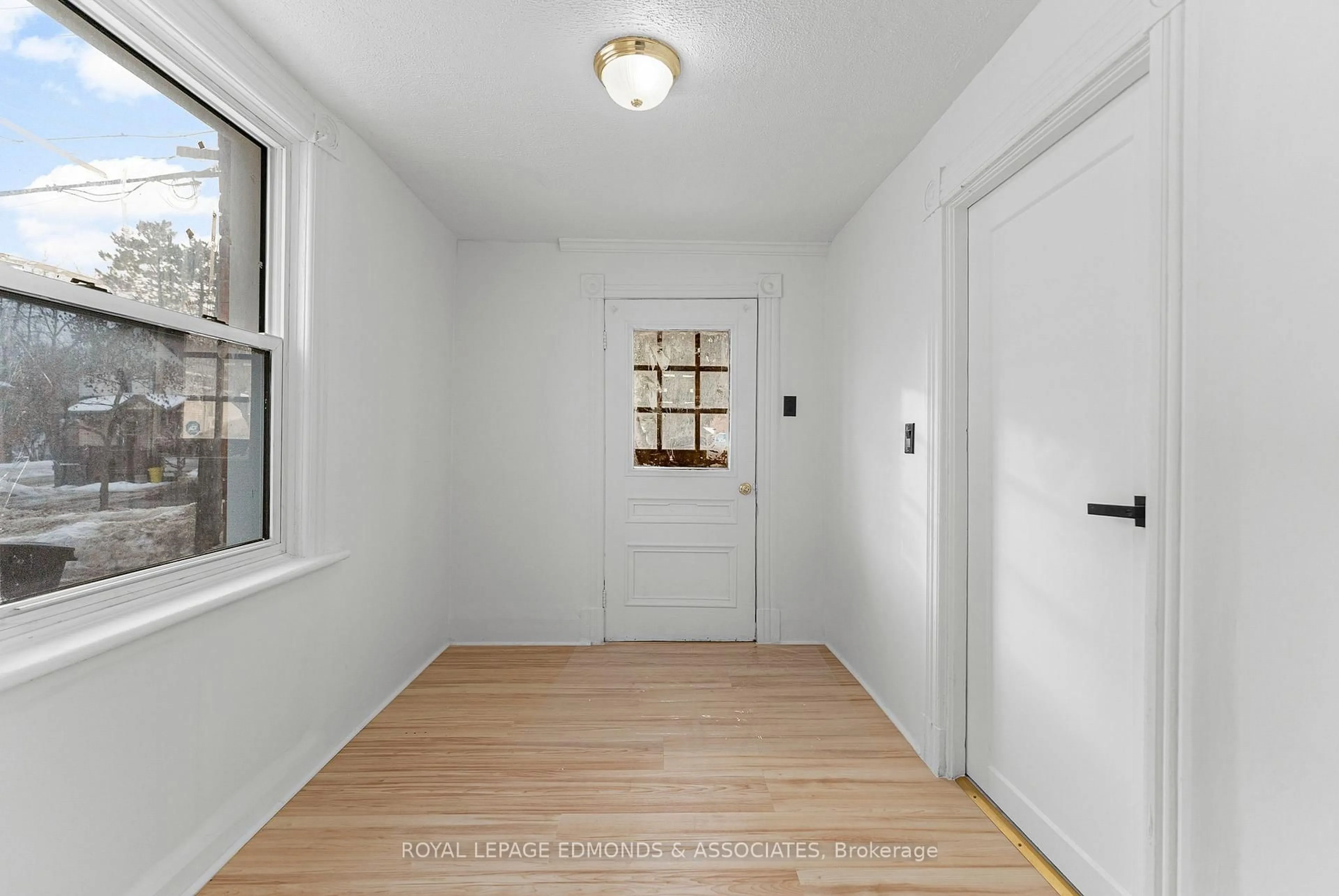 Indoor entryway for 375 Christie St, Pembroke Ontario K8A 4R8