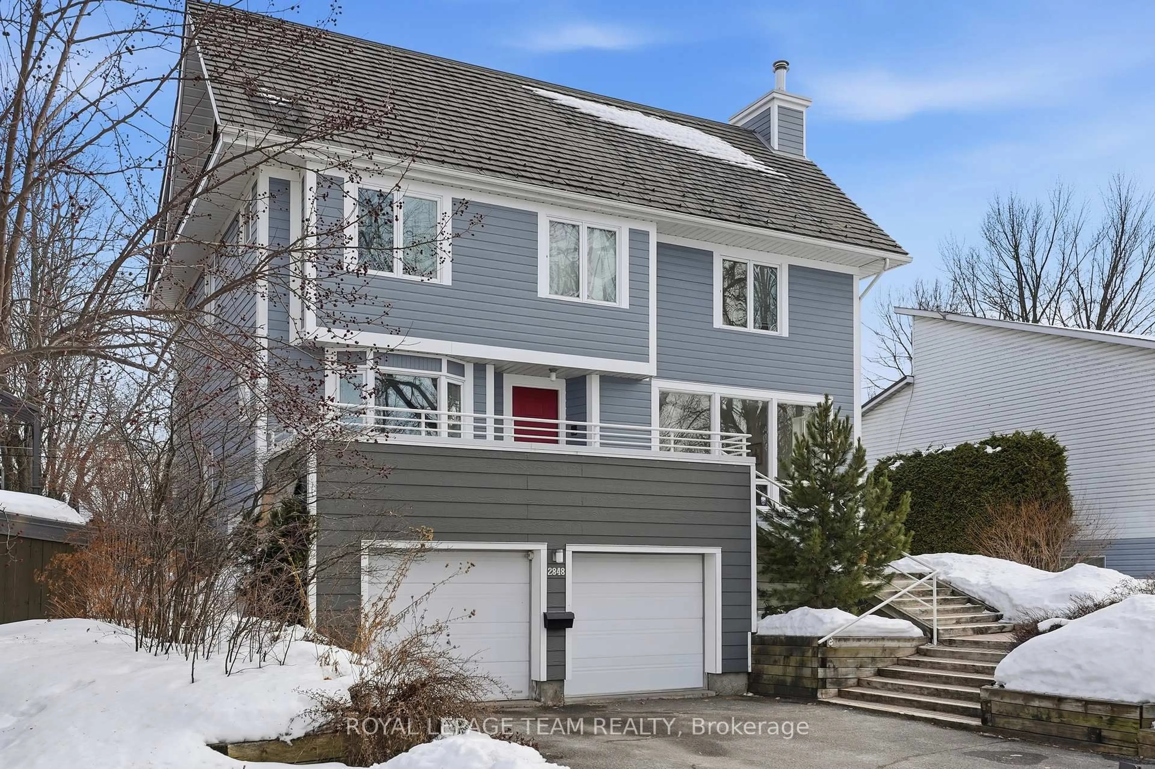 Home with vinyl exterior material, street for 2848 Grandeur Ave, Ottawa Ontario K2B 6Y9